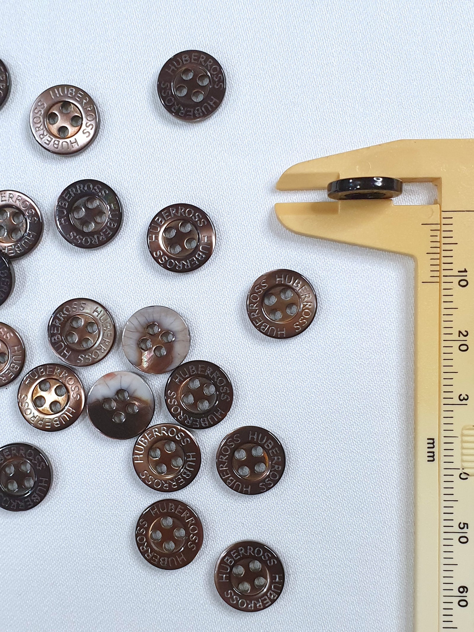 SH01 HUBERROSS Engraved Trocus Shell Buttons
