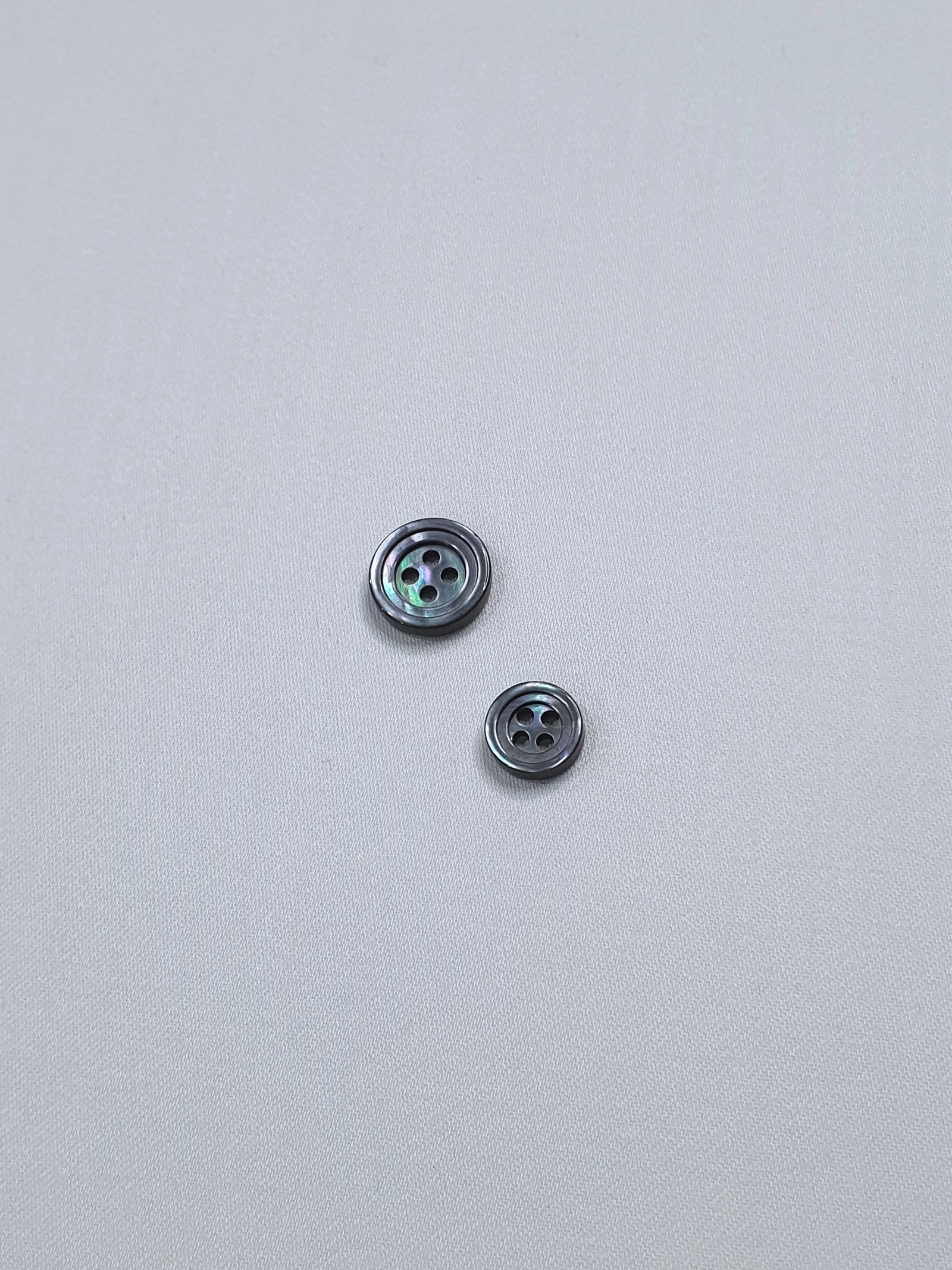 SP02/G HUBERROSS Arsenic Grey Colored Trocus Shell Buttons