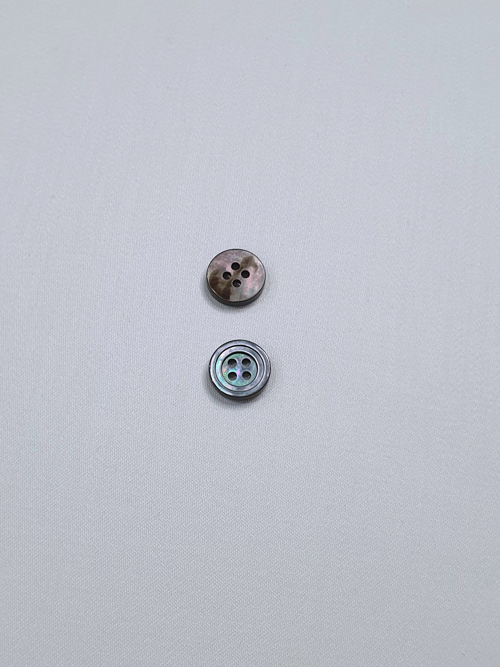 SP02/G HUBERROSS Arsenic Grey Colored Trocus Shell Buttons