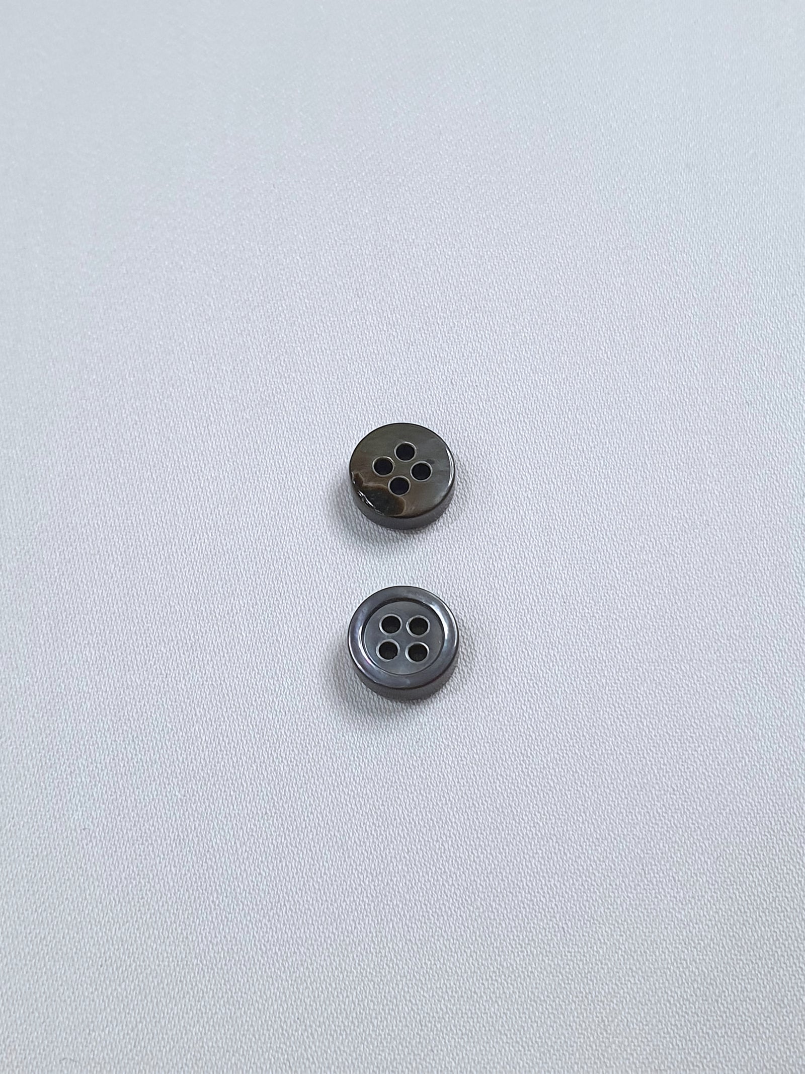 SP03/G14 HUBERROSS Grey Colour 3mm Trocus Shell Buttons