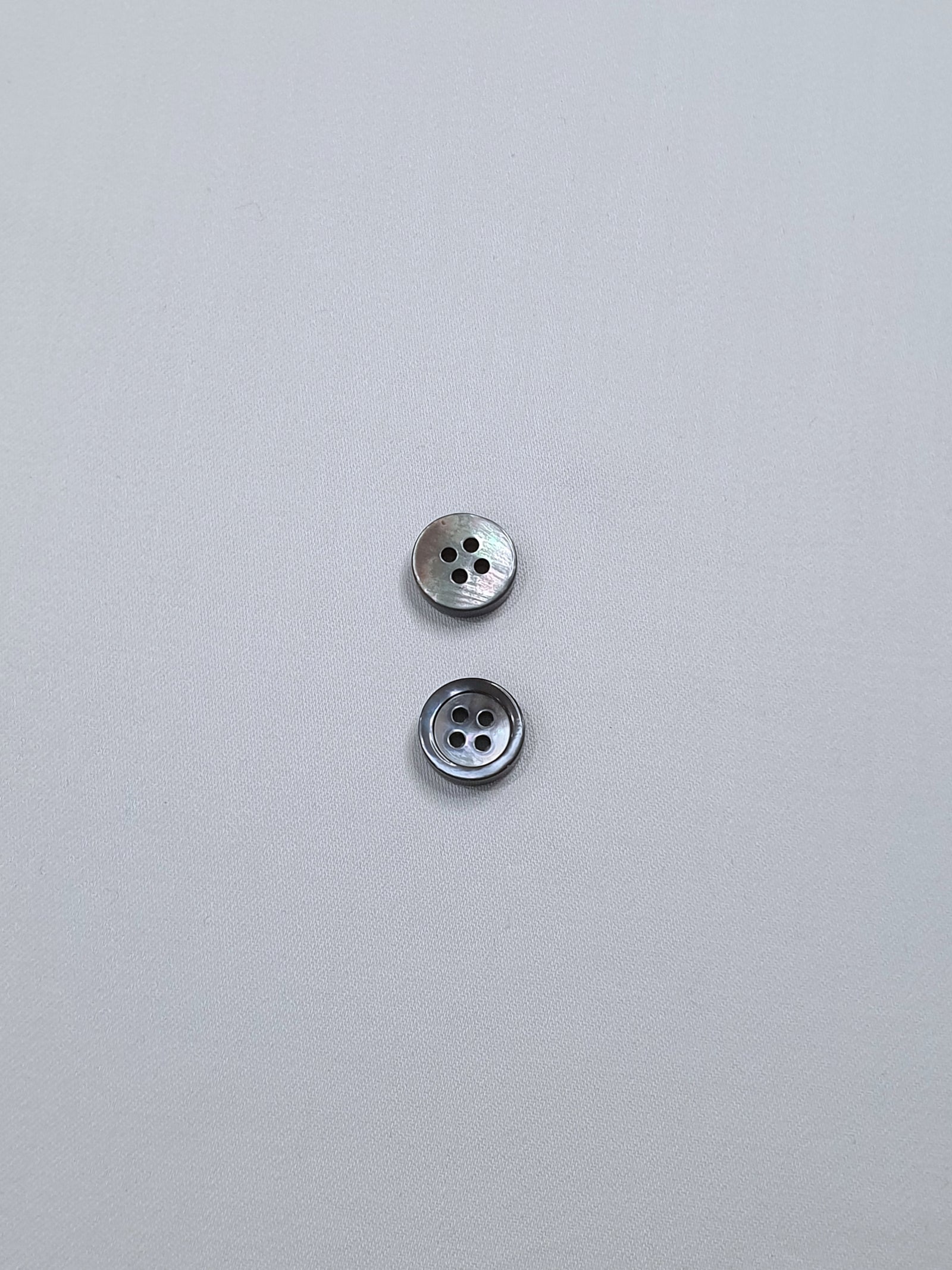 SP03/G18 HUBERROSS Grey Colour 3mm Trocus Shell Buttons