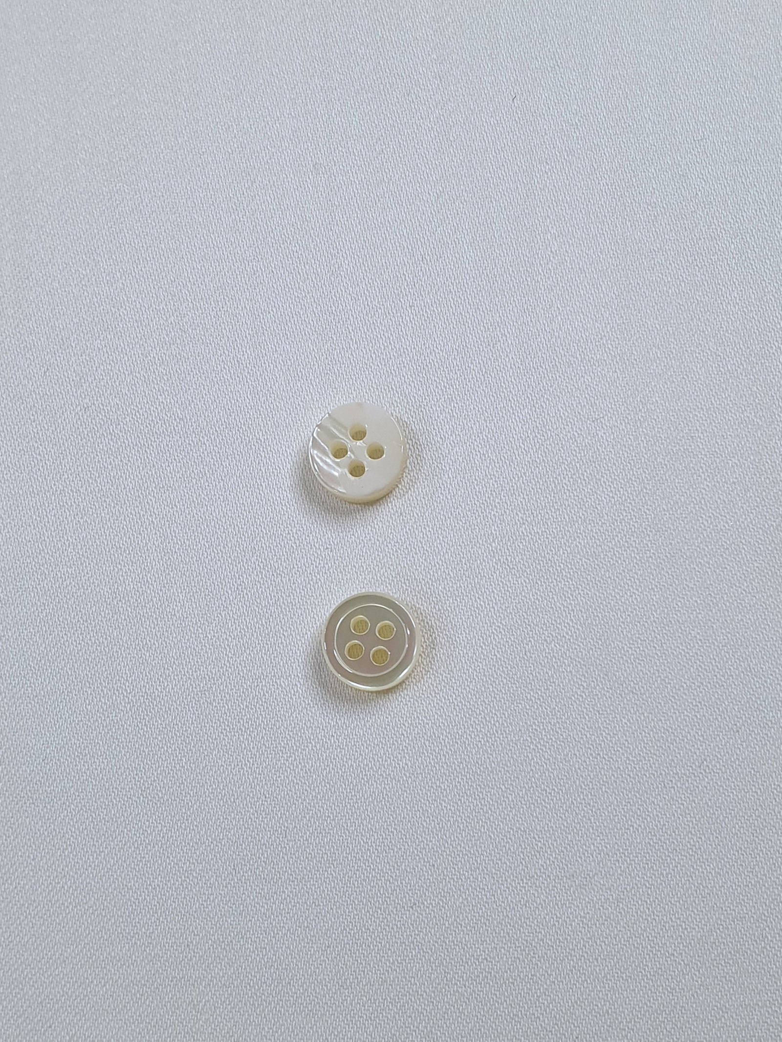 SP03/W14 HUBERROSS 3mm Trocus Shell Buttons
