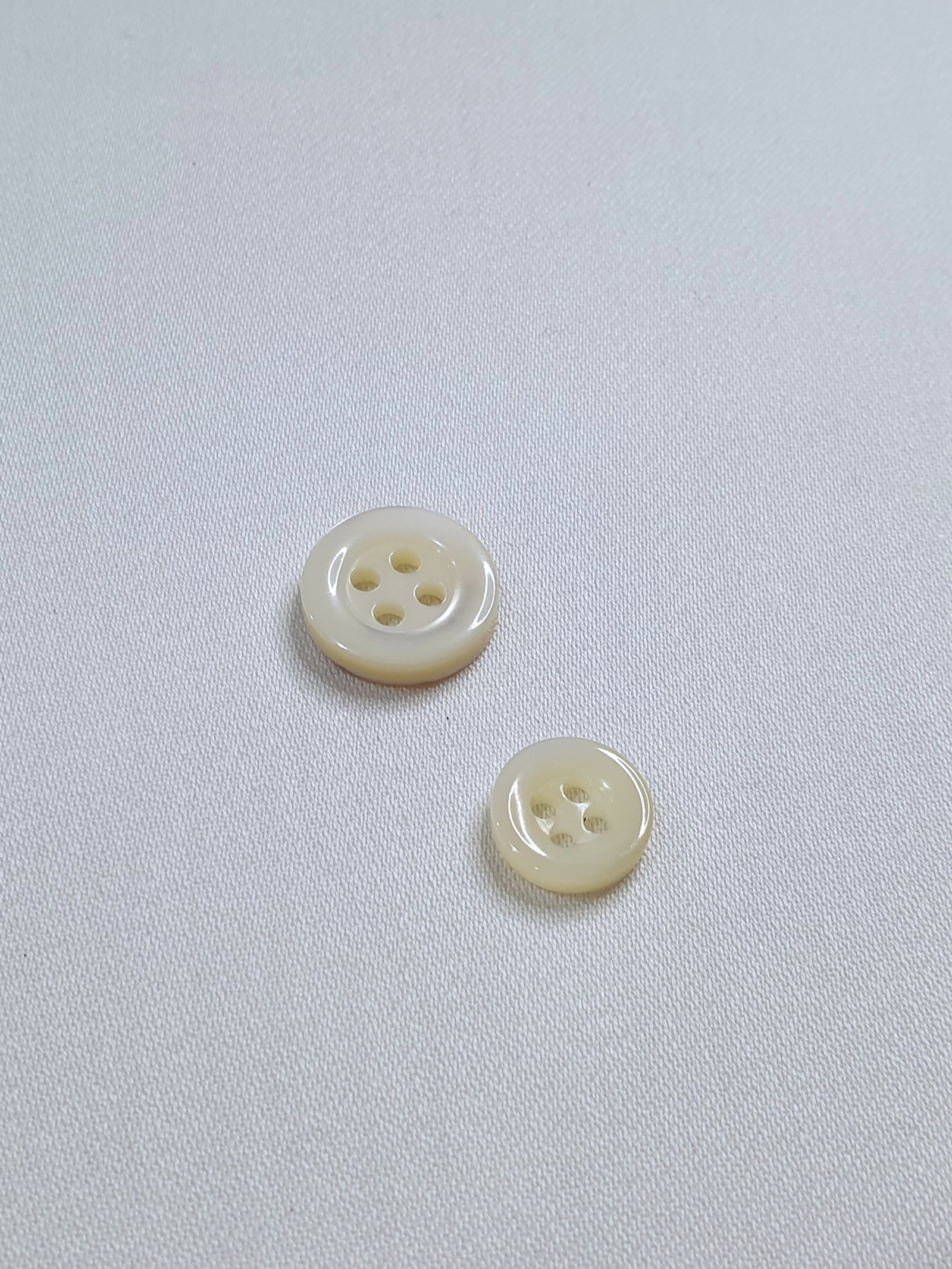 SP05 HUBERROSS Classic Trocus Shell Buttons in White , Grey and Brown