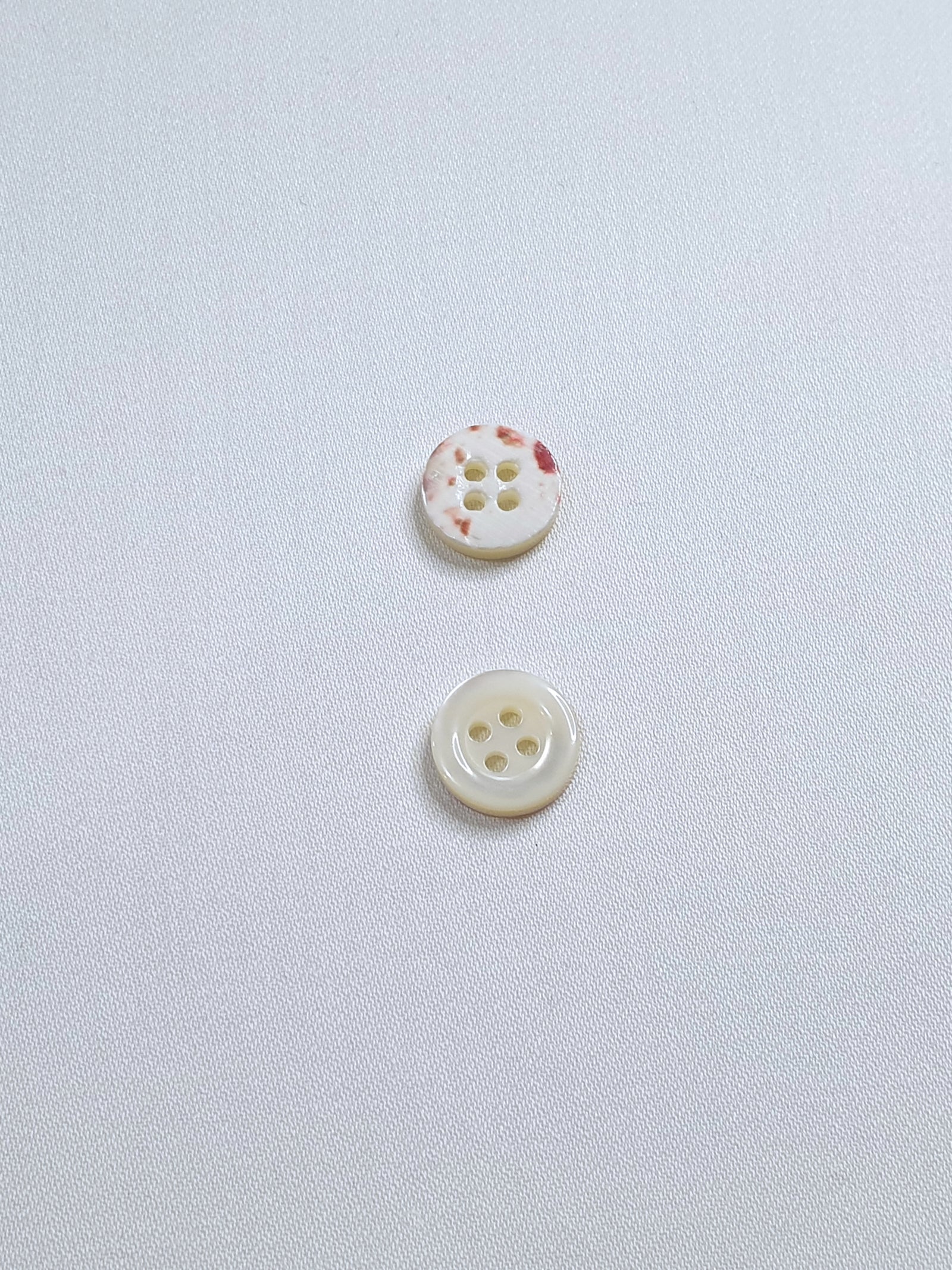 SP05 HUBERROSS Classic Trocus Shell Buttons in White , Grey and Brown