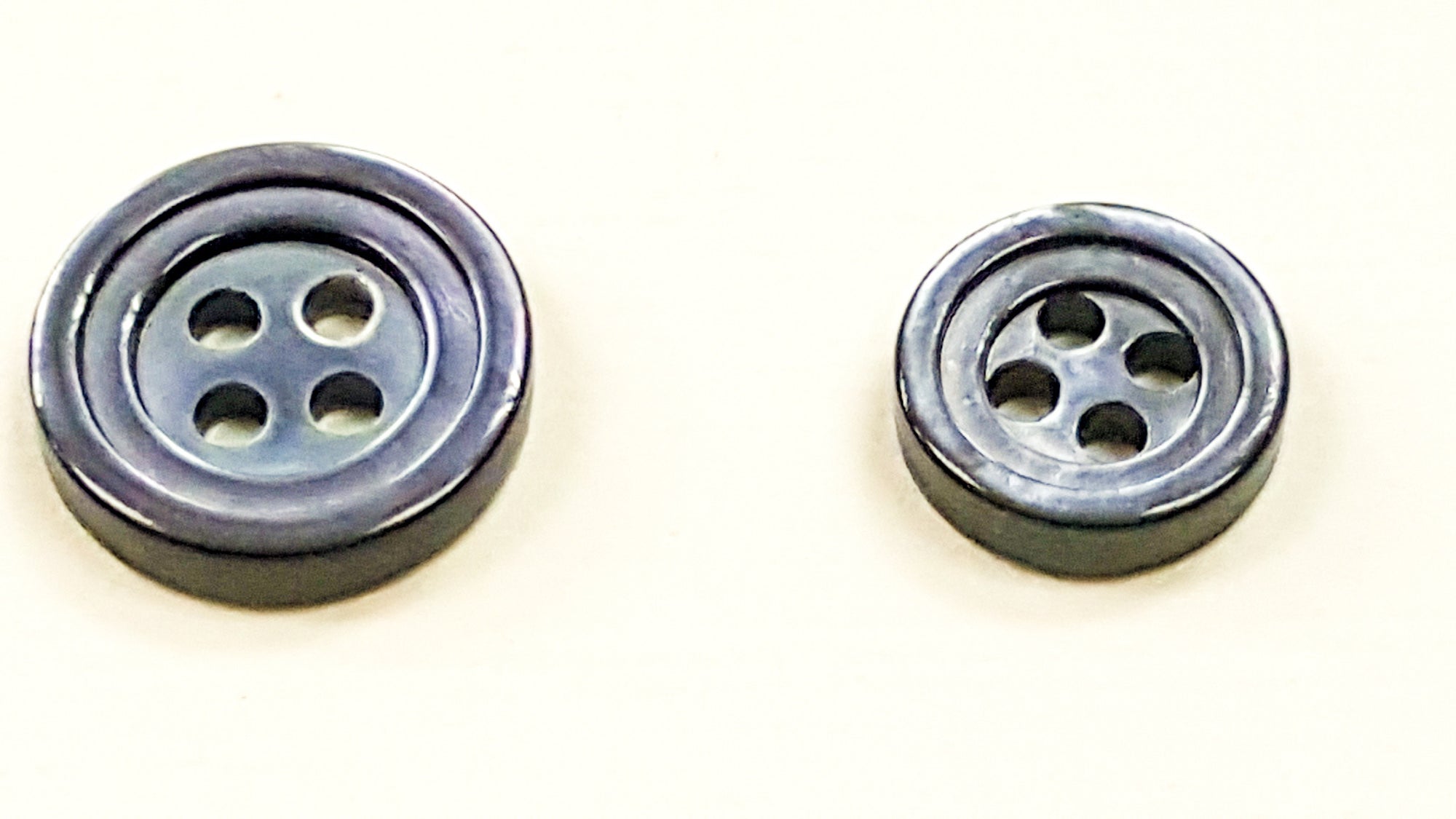 SP02/G HUBERROSS Arsenic Grey Colored Trocus Shell Buttons