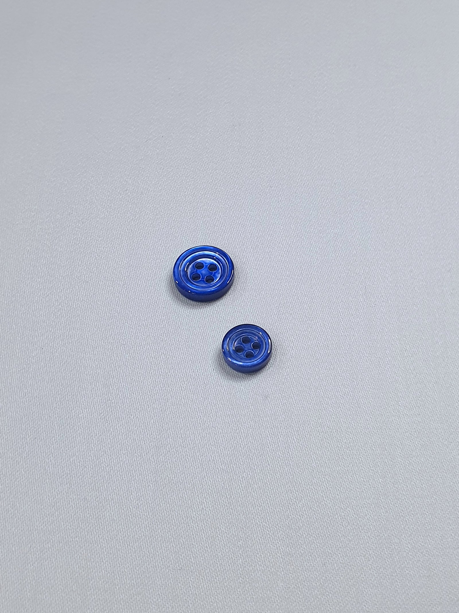 SP02/Bl HUBERROSS Blue Colored Trocus Shell Buttons