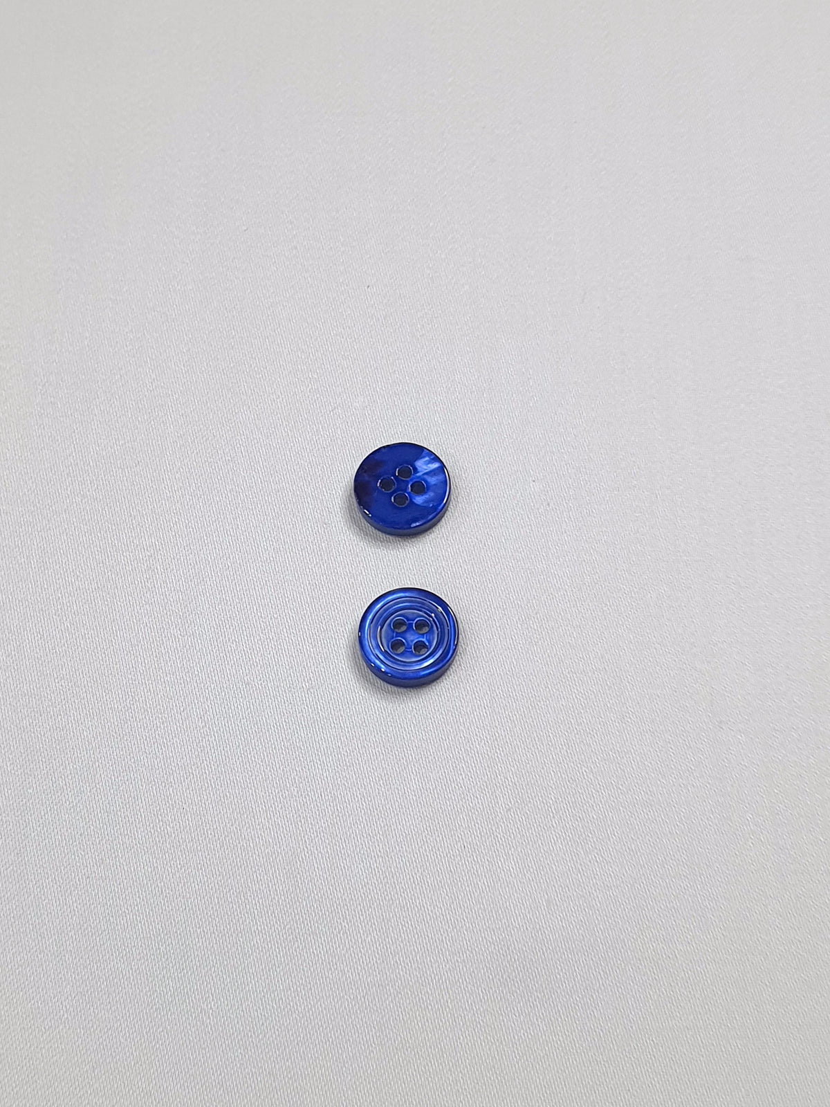 SP02/Bl HUBERROSS Blue Colored Trocus Shell Buttons