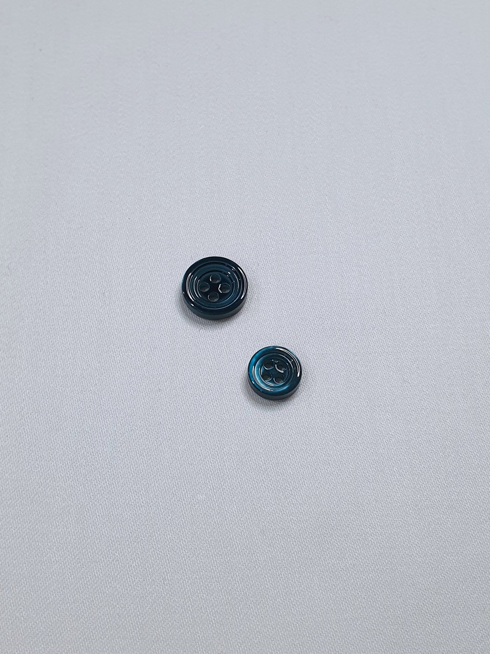 SP02/GR HUBERROSS Teal Green Colored Trocus Shell Buttons