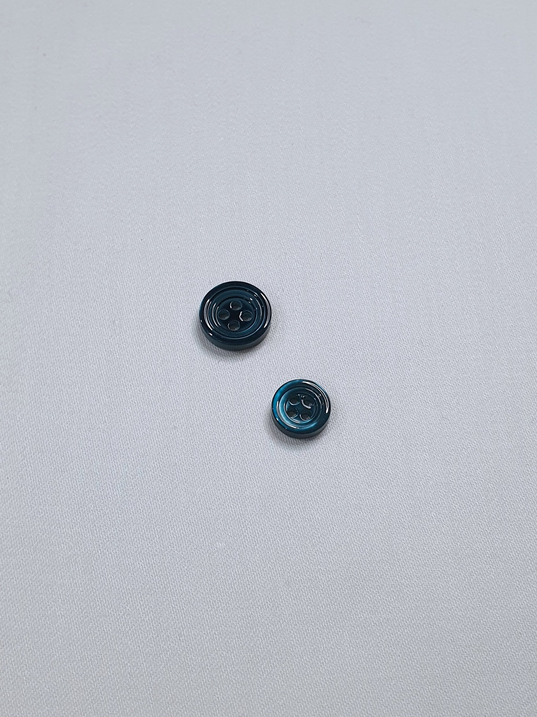 SP02/GR HUBERROSS Teal Green Colored Trocus Shell Buttons