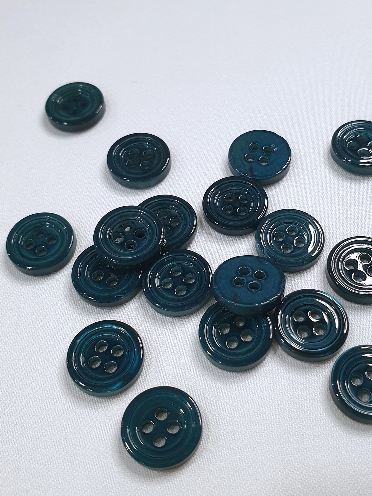 SP02/GR HUBERROSS Teal Green Colored Trocus Shell Buttons