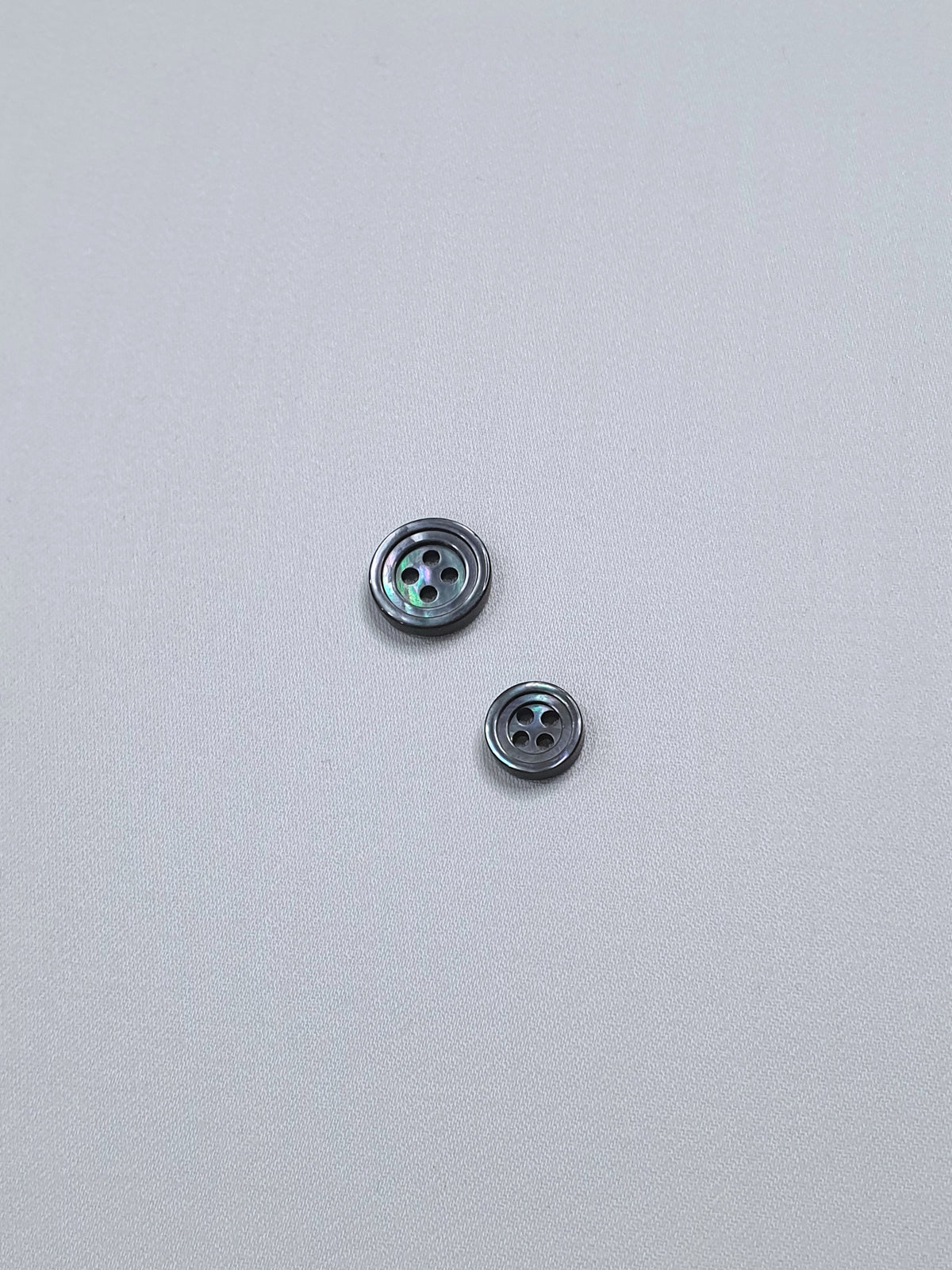 SP02/G HUBERROSS Arsenic Grey Colored Trocus Shell Buttons