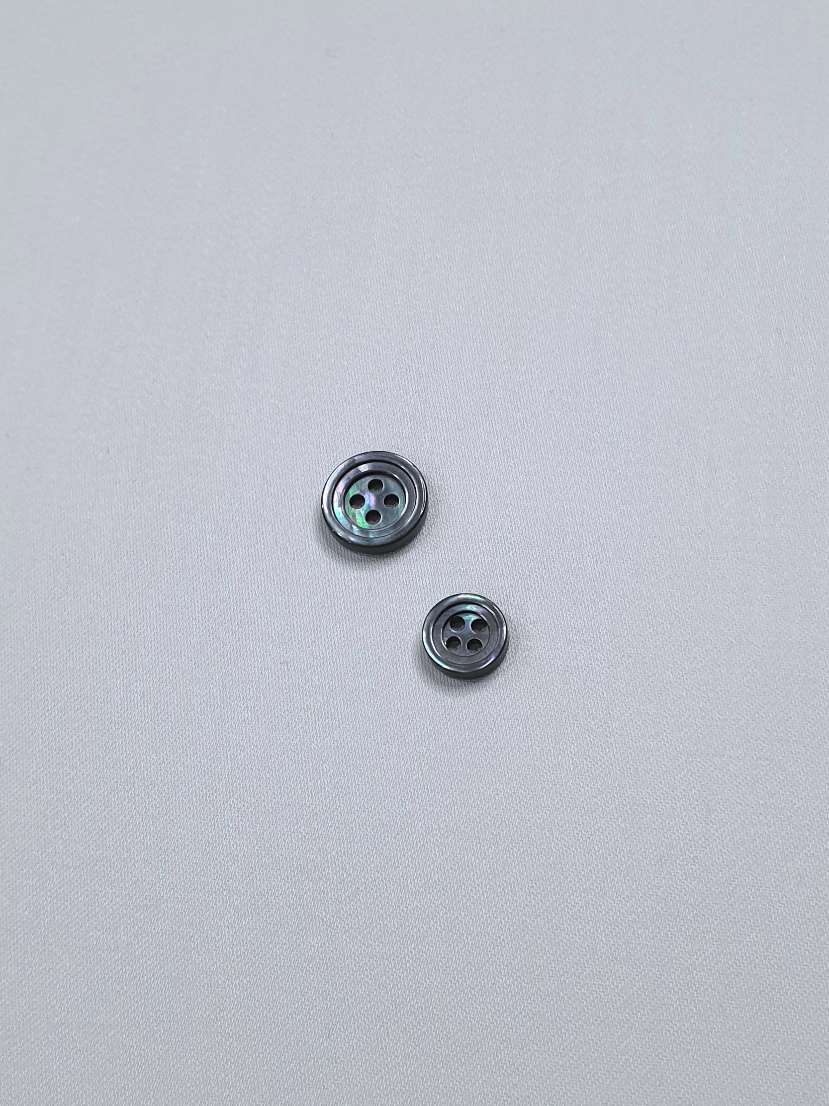 SP02/G HUBERROSS Arsenic Grey Colored Trocus Shell Buttons