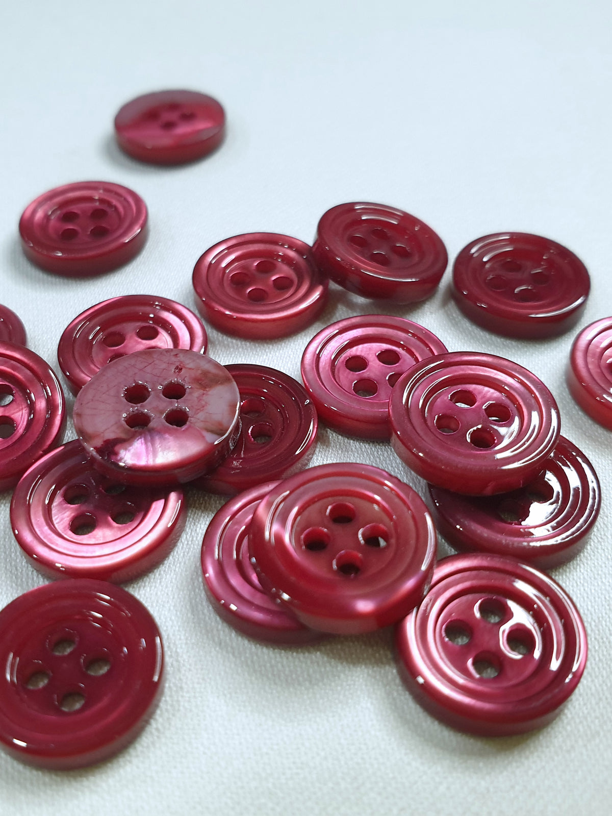 SP02/WI HUBERROSS Burgundy Wine Colored Trocus Shell Buttons