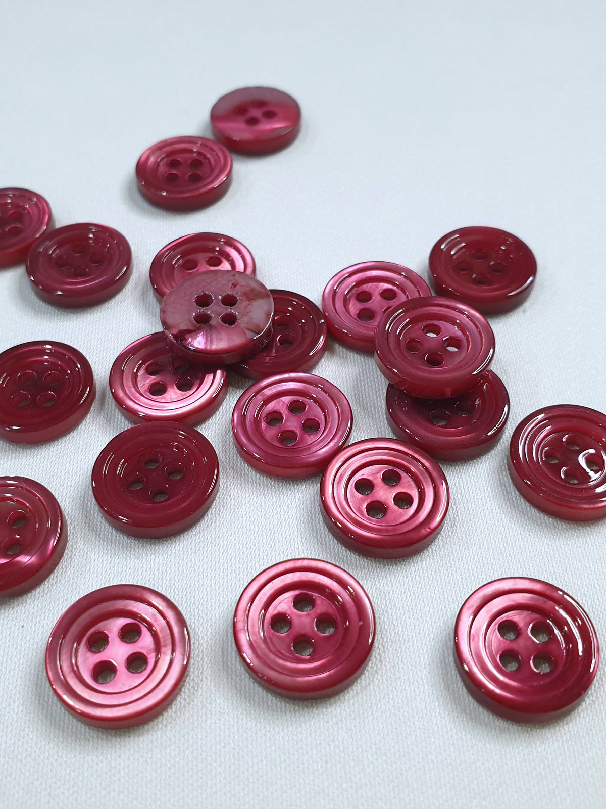 SP02/WI HUBERROSS Burgundy Wine Colored Trocus Shell Buttons