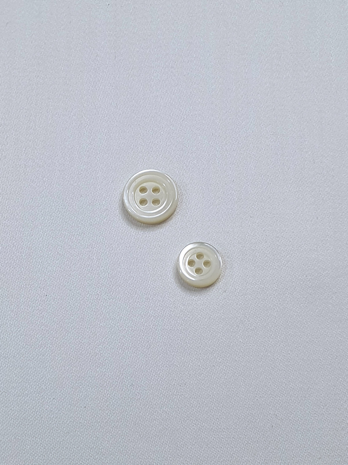 SP02/W HUBERROSS White Colored Trocus Shell Buttons