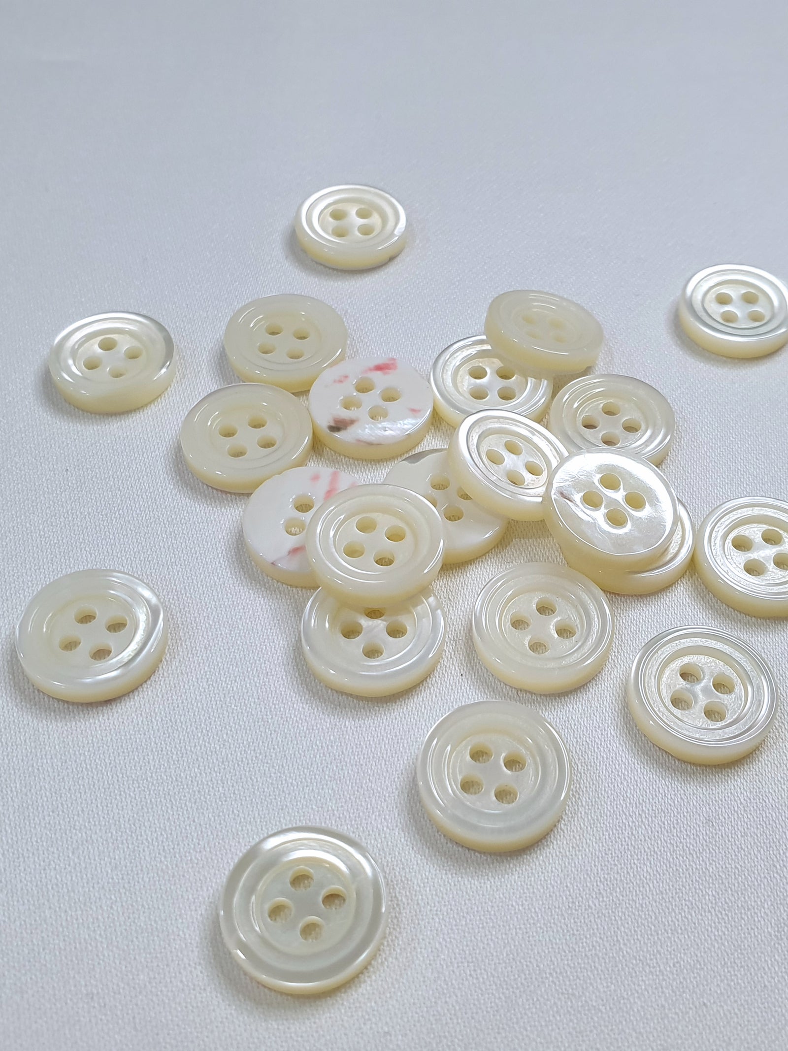 SP02/W HUBERROSS White Colored Trocus Shell Buttons