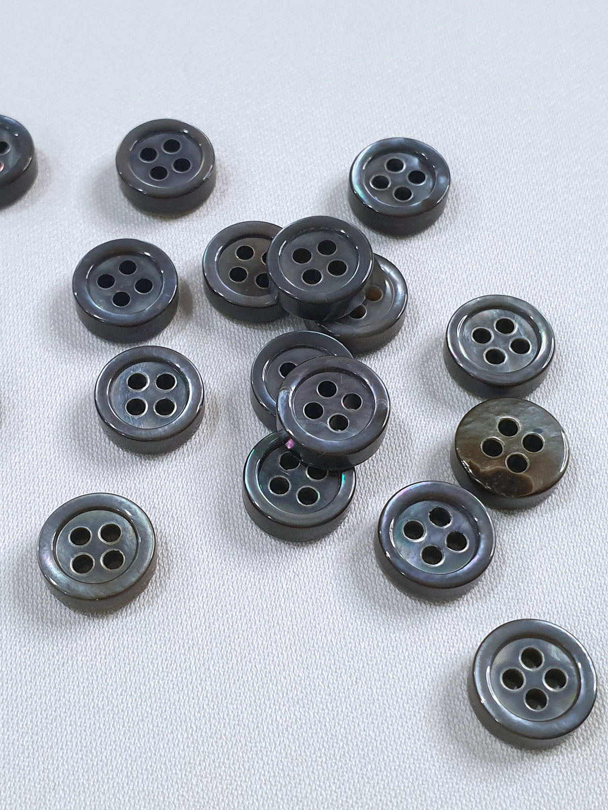 SP03/G14 HUBERROSS Grey Colour 3mm Trocus Shell Buttons