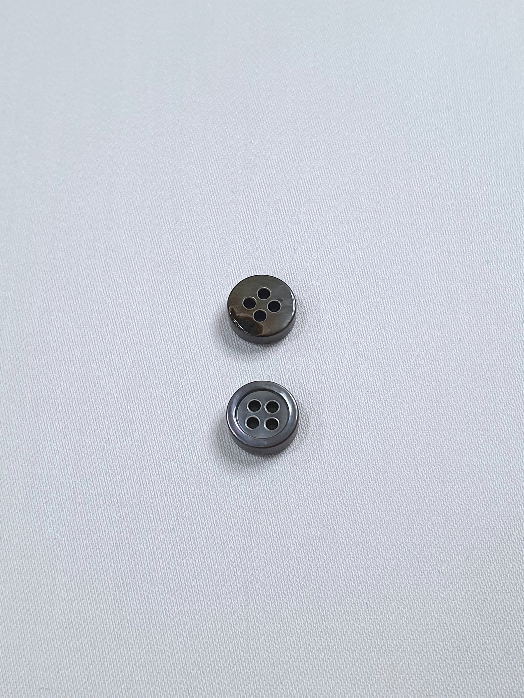 SP03/G14 HUBERROSS Grey Colour 3mm Trocus Shell Buttons