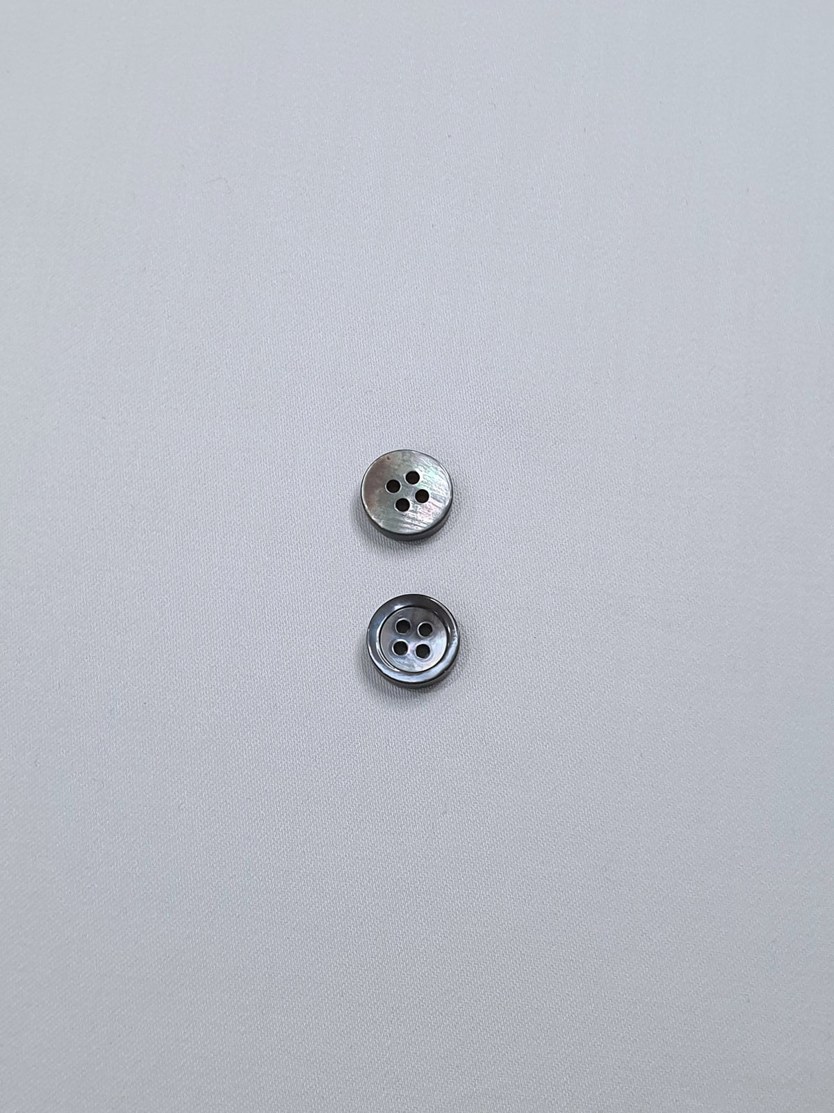 SP03/G18 HUBERROSS Grey Colour 3mm Trocus Shell Buttons