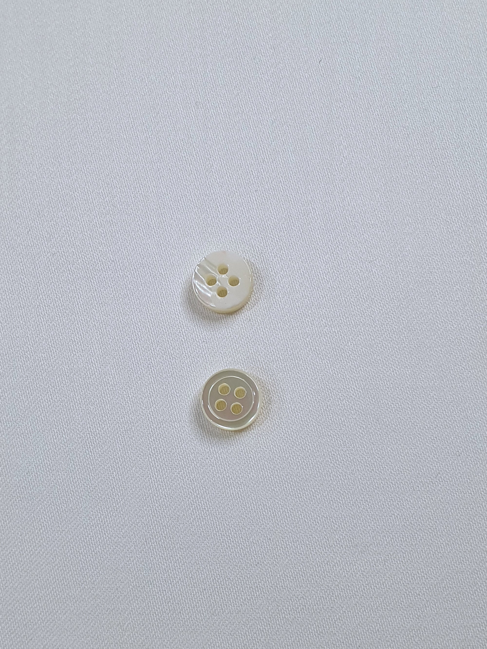 SP03/W14 HUBERROSS 3mm Trocus Shell Buttons