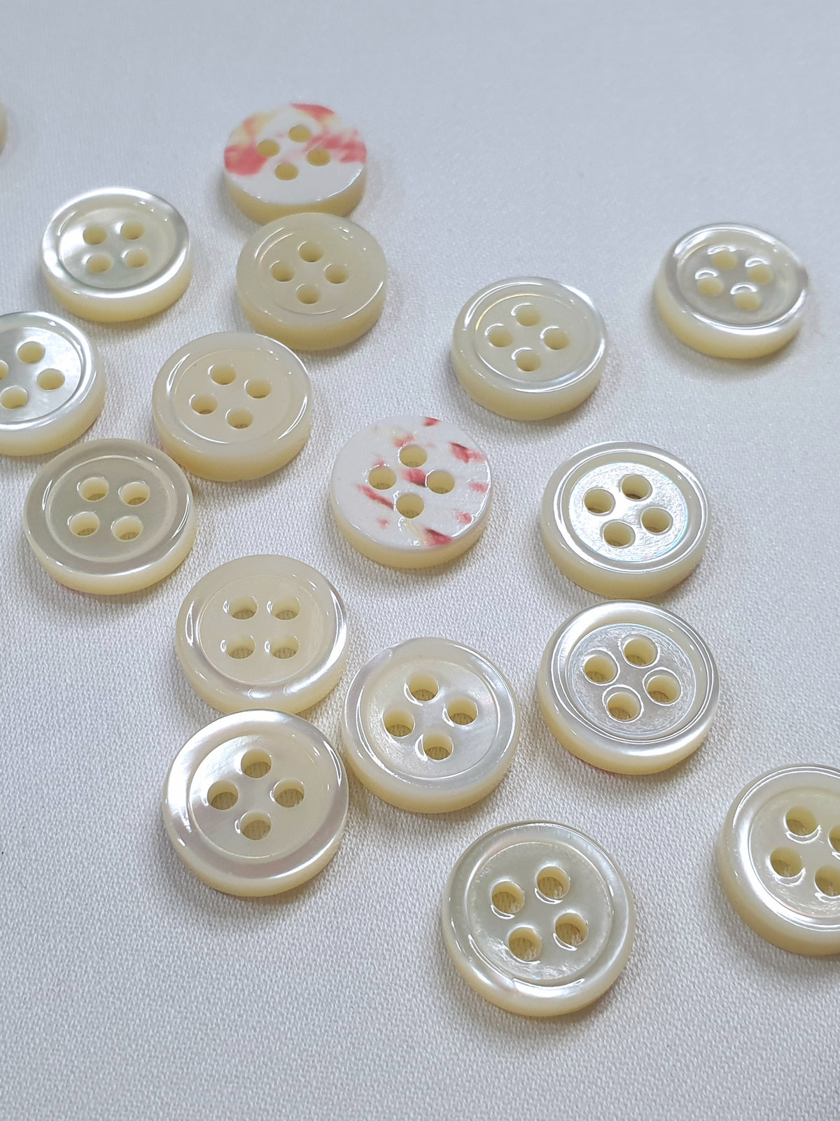 SP03/W18 HUBERROSS 3mm Trocus Shell Buttons