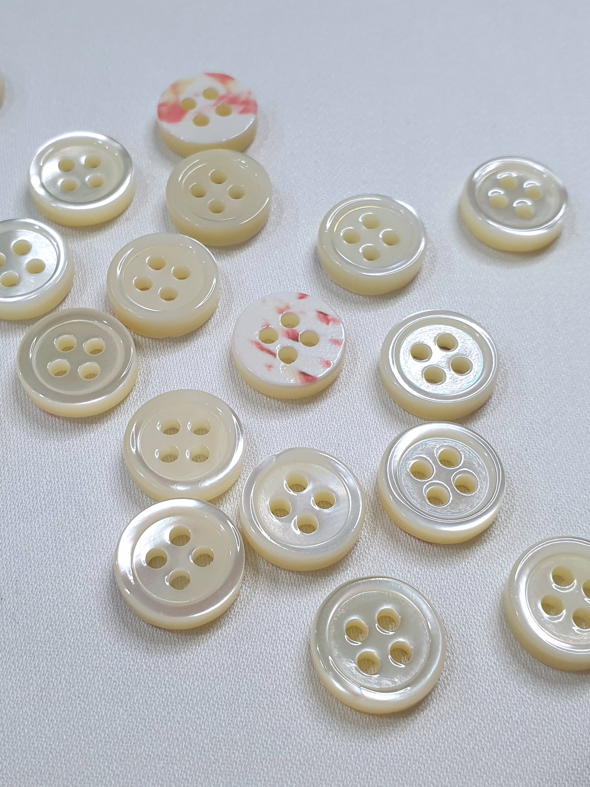 SP03/W18 HUBERROSS 3mm Trocus Shell Buttons