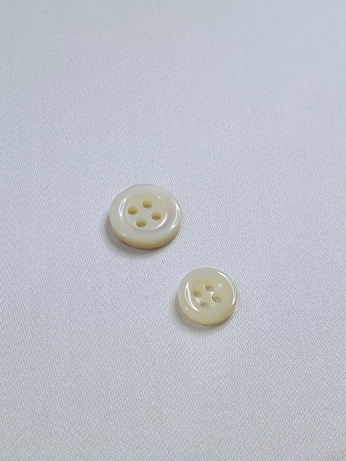 SP05 HUBERROSS Classic Trocus Shell Buttons in White , Grey and Brown