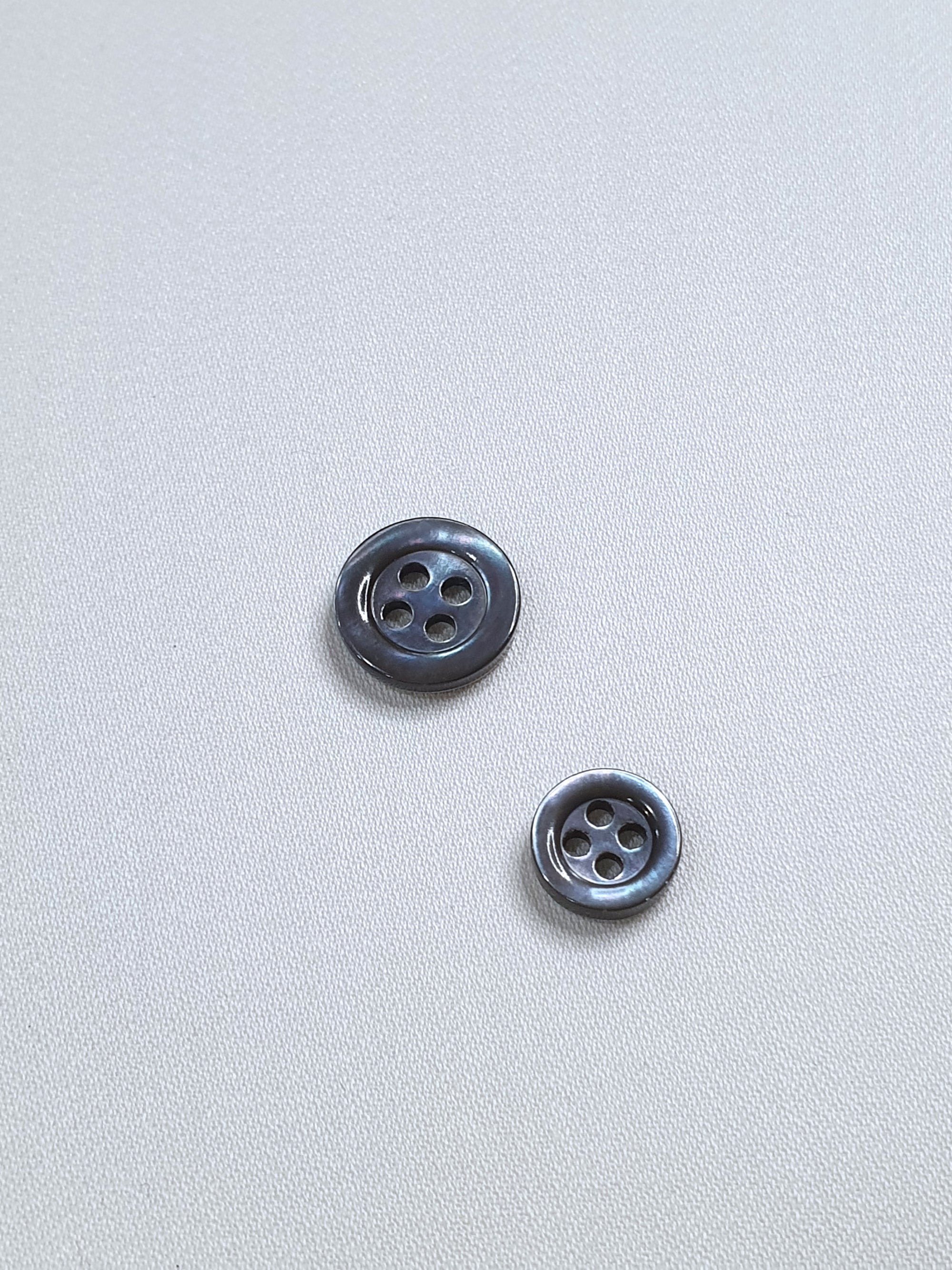 SP05 HUBERROSS Classic Trocus Shell Buttons in White , Grey and Brown