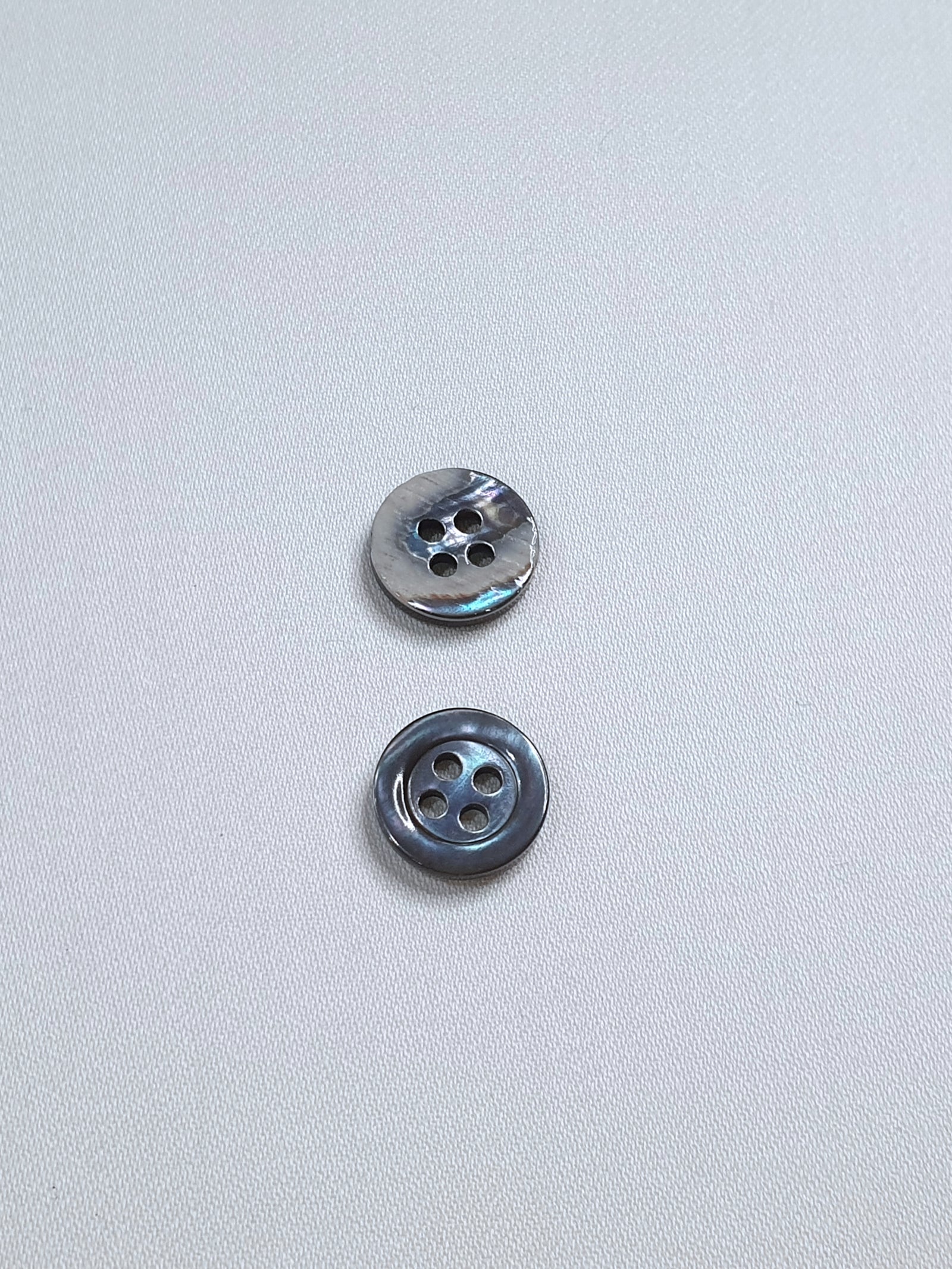 SP05 HUBERROSS Classic Trocus Shell Buttons in White , Grey and Brown