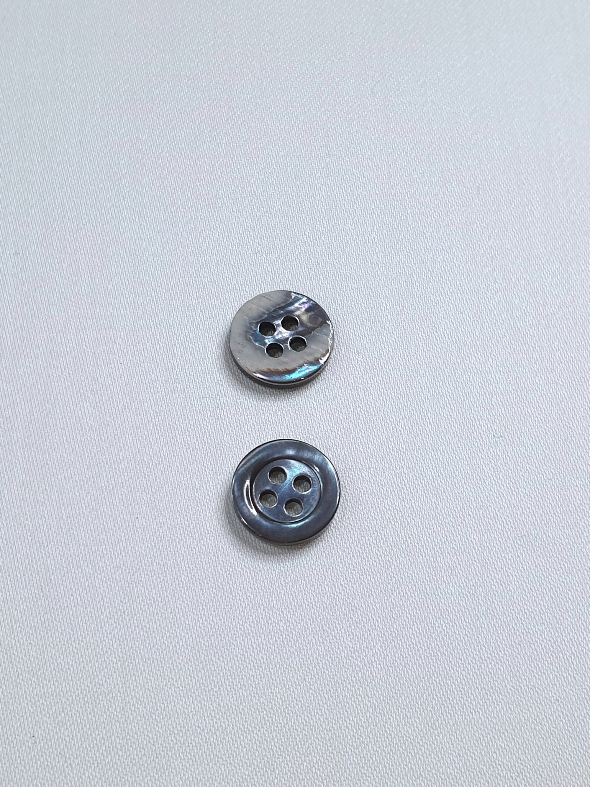 SP05 HUBERROSS Classic Trocus Shell Buttons in White , Grey and Brown