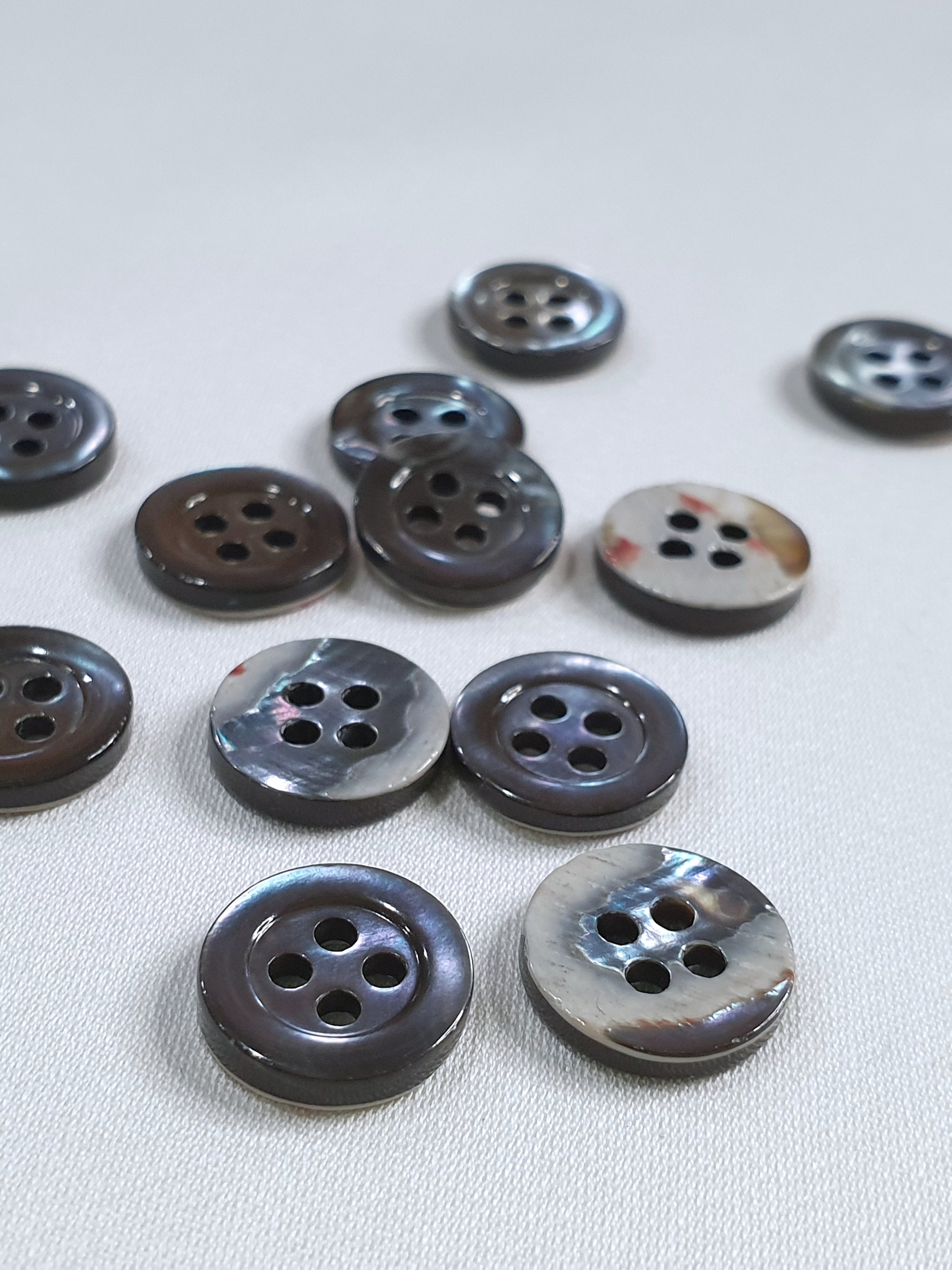 SP05 HUBERROSS Classic Trocus Shell Buttons in White , Grey and Brown