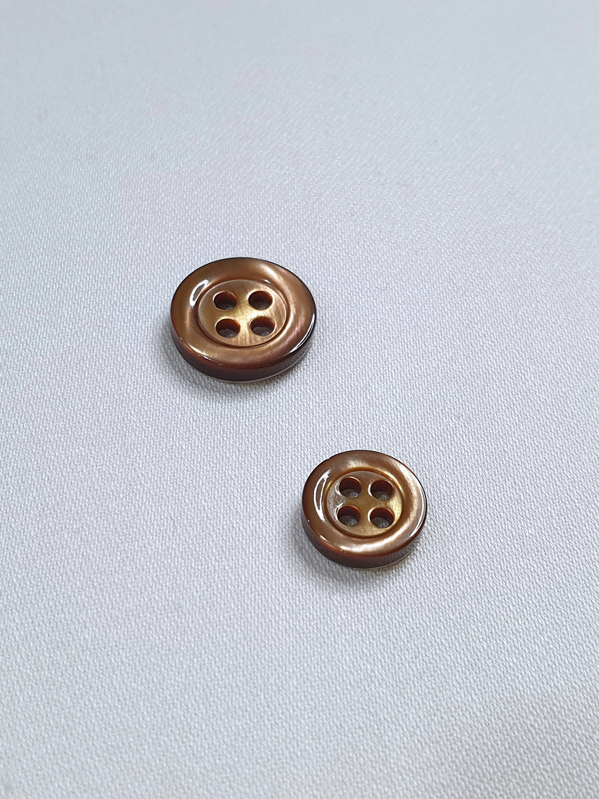 SP05 HUBERROSS Classic Trocus Shell Buttons in White , Grey and Brown