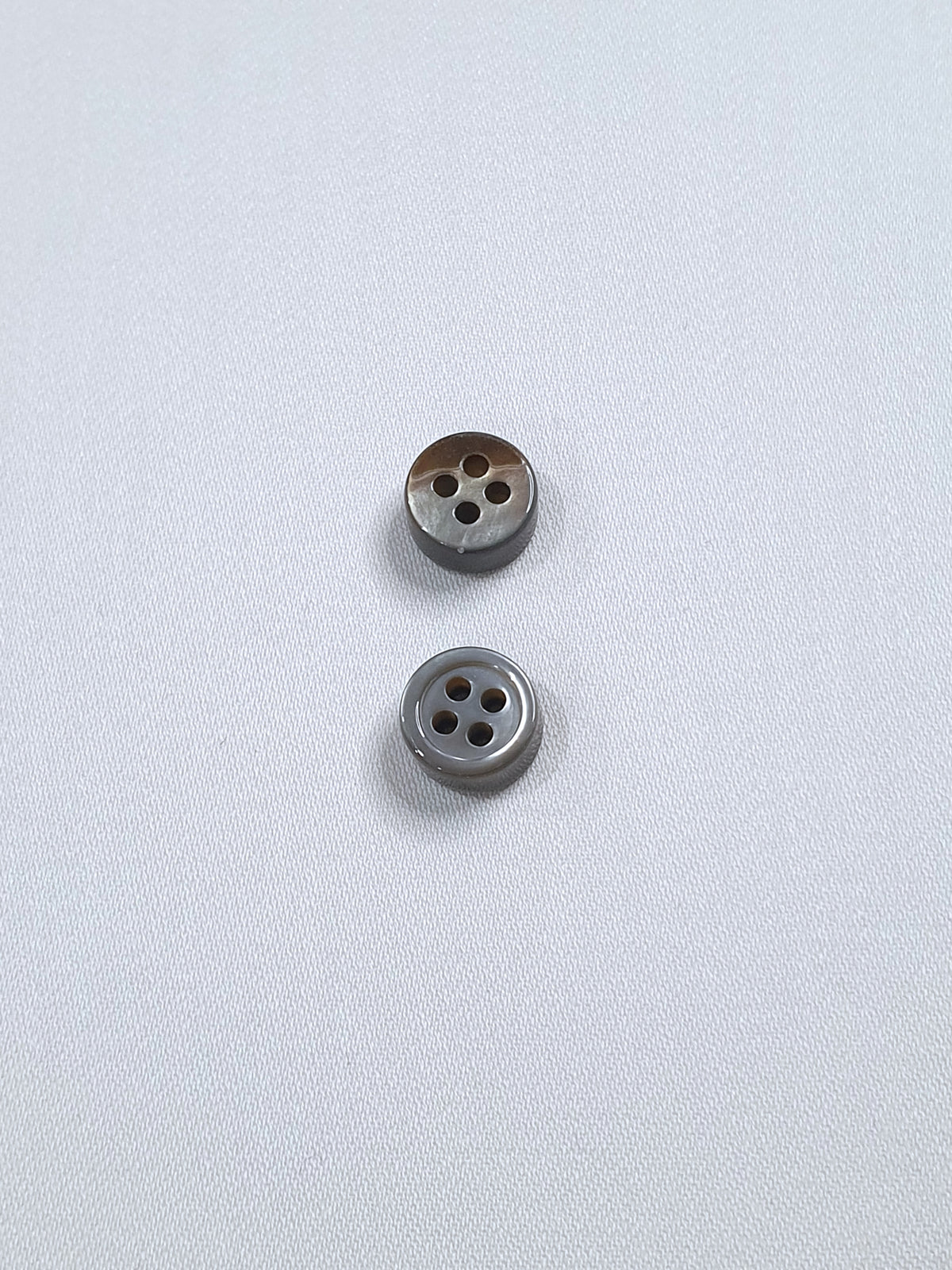 SP06/G14 HUBERROSS Grey Colour 4mm Trocus Shell Buttons