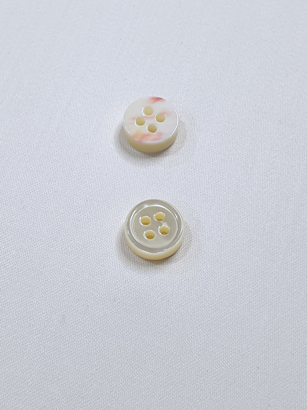 SP06/W18 HUBERROSS White Colour 4mm Trocus Shell Buttons
