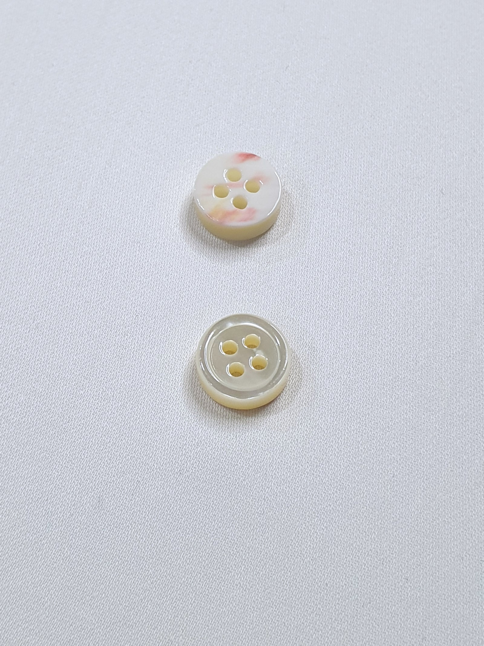 SP06/W18 HUBERROSS White Colour 4mm Trocus Shell Buttons