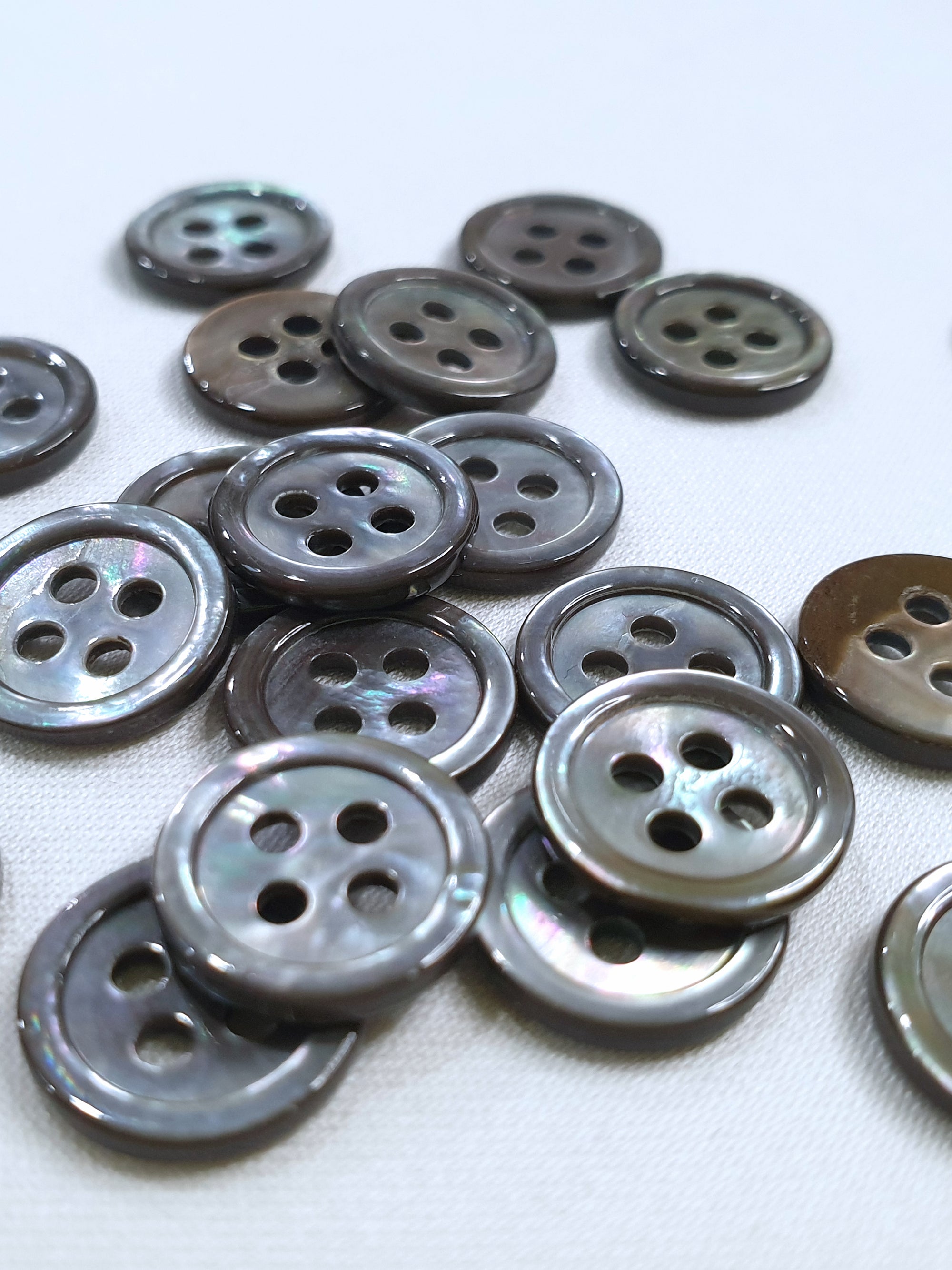 SP17 Arsenic Grey HUBERROSS Trocus Shell Buttons for Shirtings