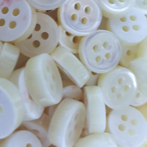 SP06/W14 HUBERROSS White Colour 4mm Trocus Shell Buttons