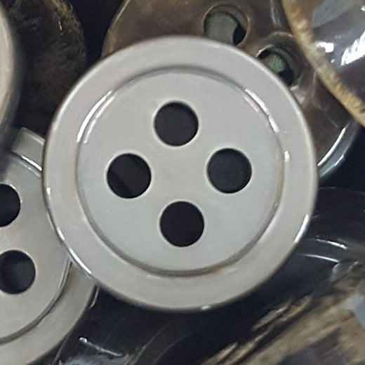 SP06/G18 HUBERROSS Grey Colour 4mm Trocus Shell Buttons