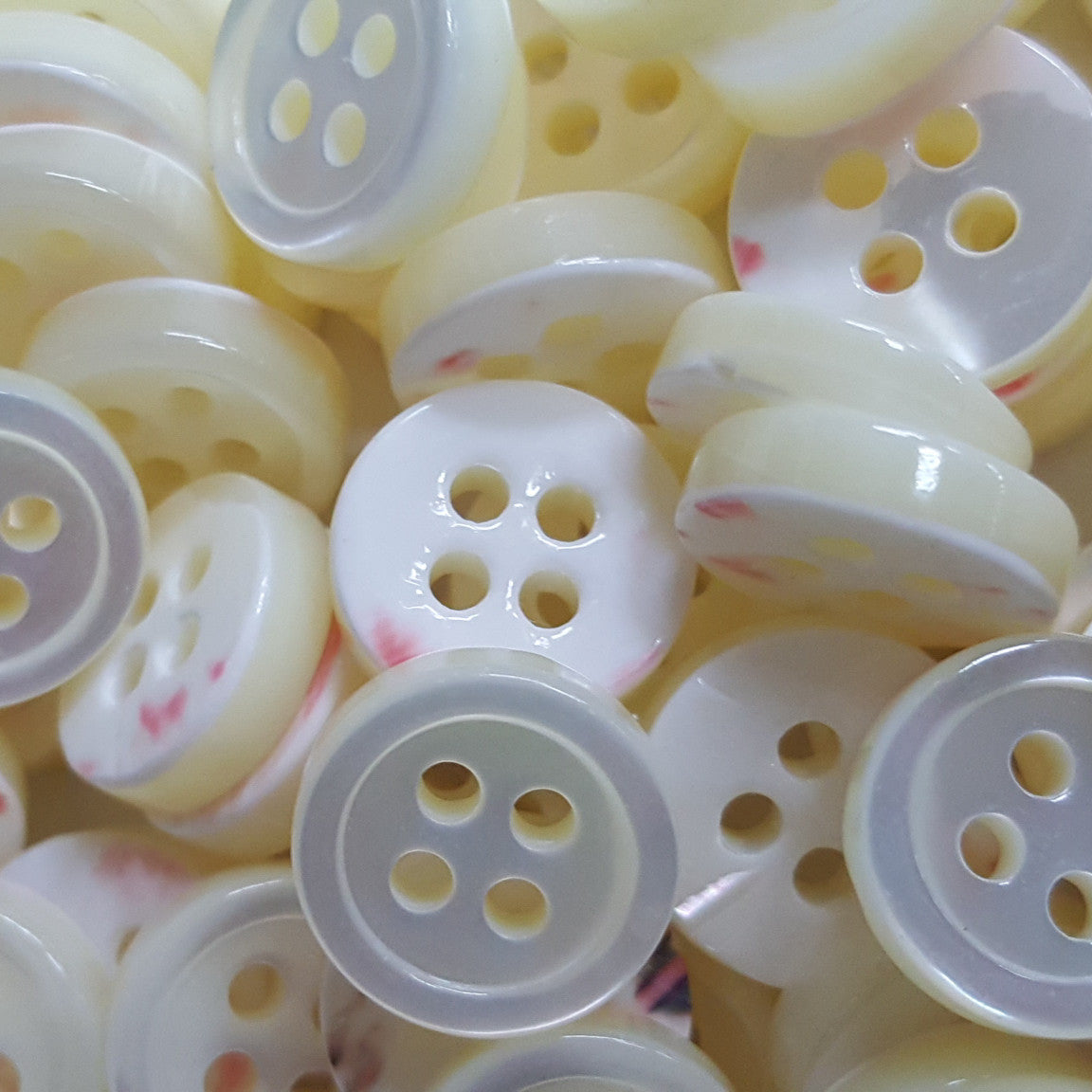 SP03/W18 HUBERROSS 3mm Trocus Shell Buttons