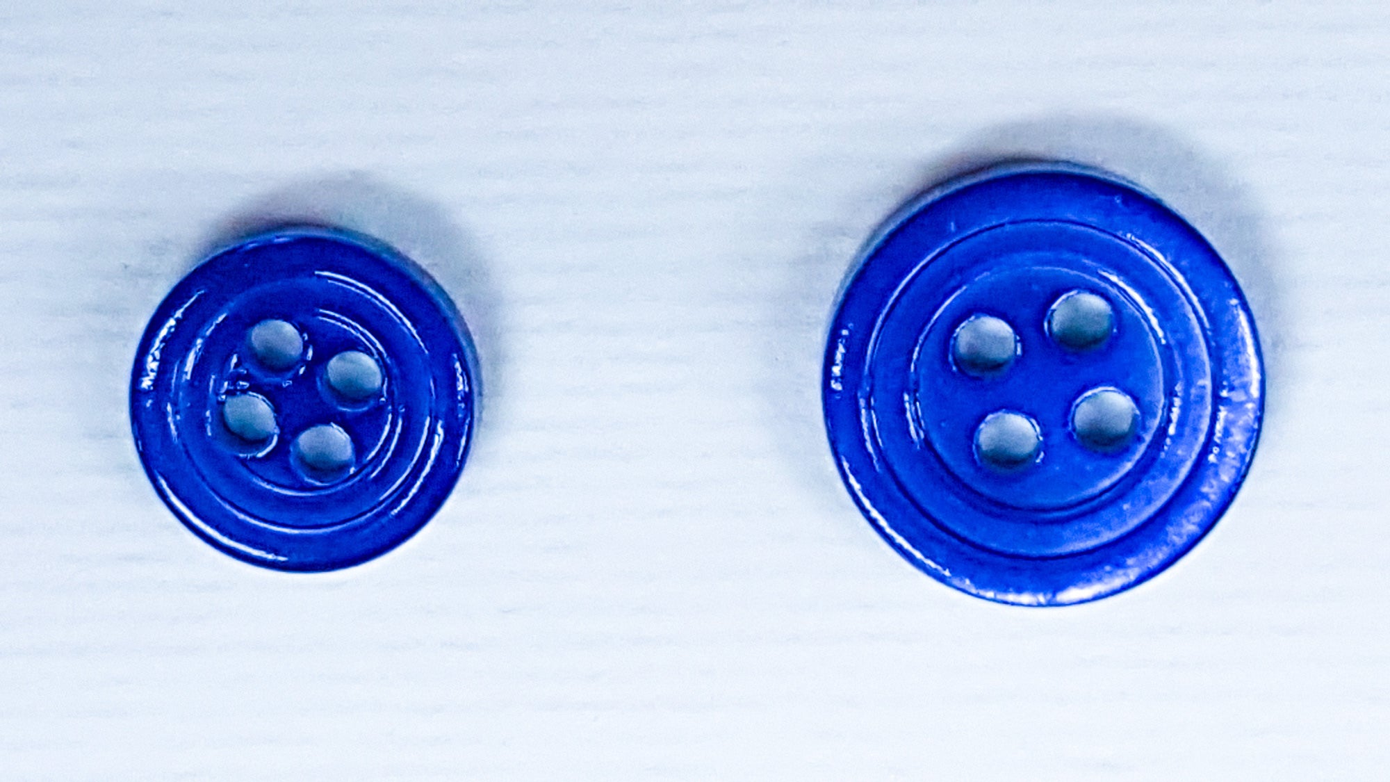 SP02/Bl HUBERROSS Blue Colored Trocus Shell Buttons