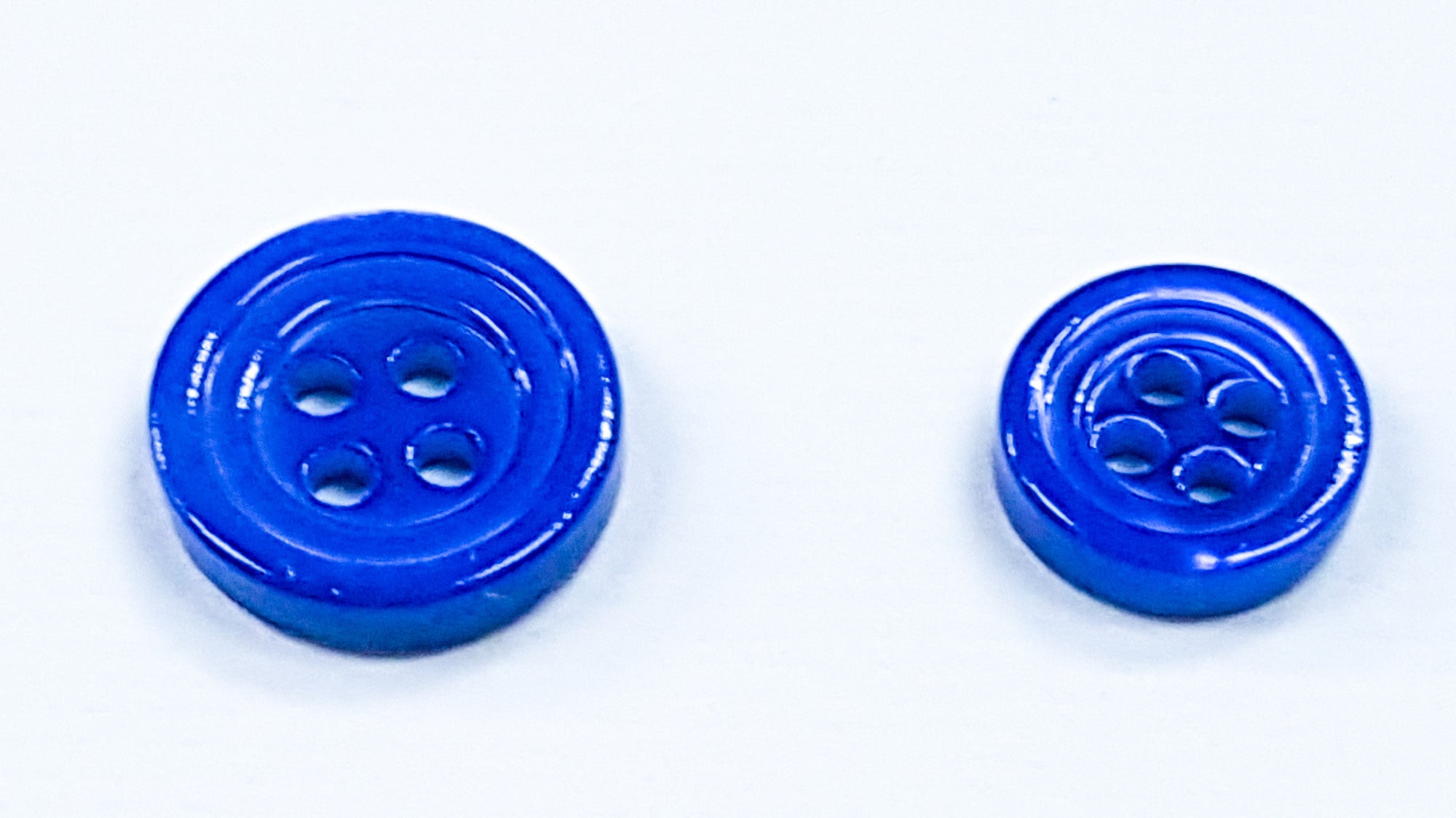 SP02/Bl HUBERROSS Blue Colored Trocus Shell Buttons