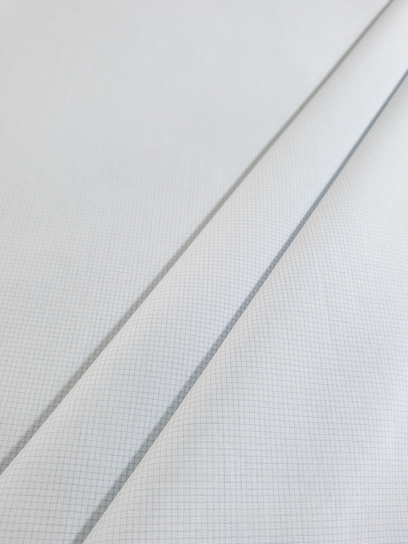 959.231 White with small classic baby blue checks