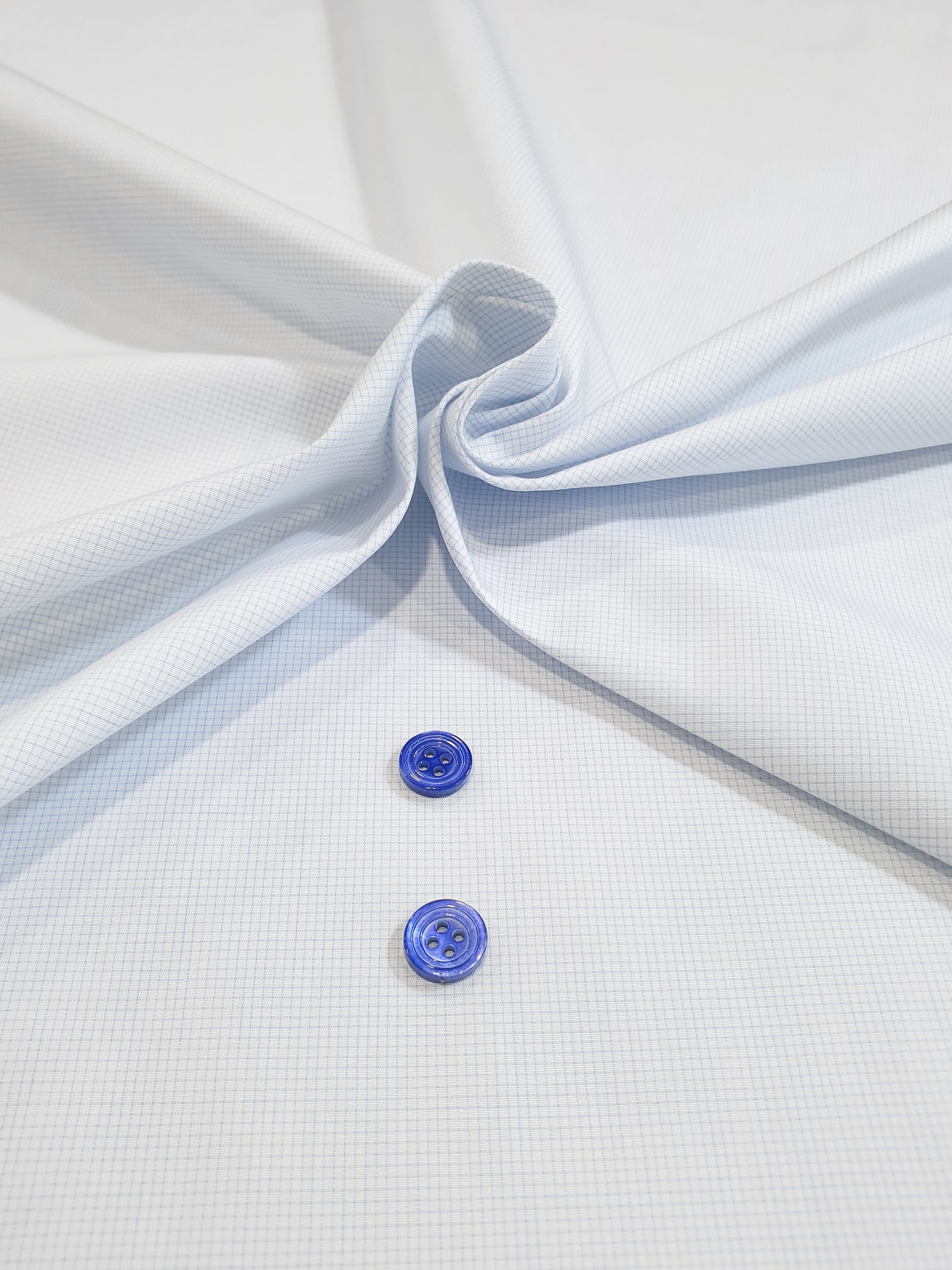 959.231 White with small classic baby blue checks