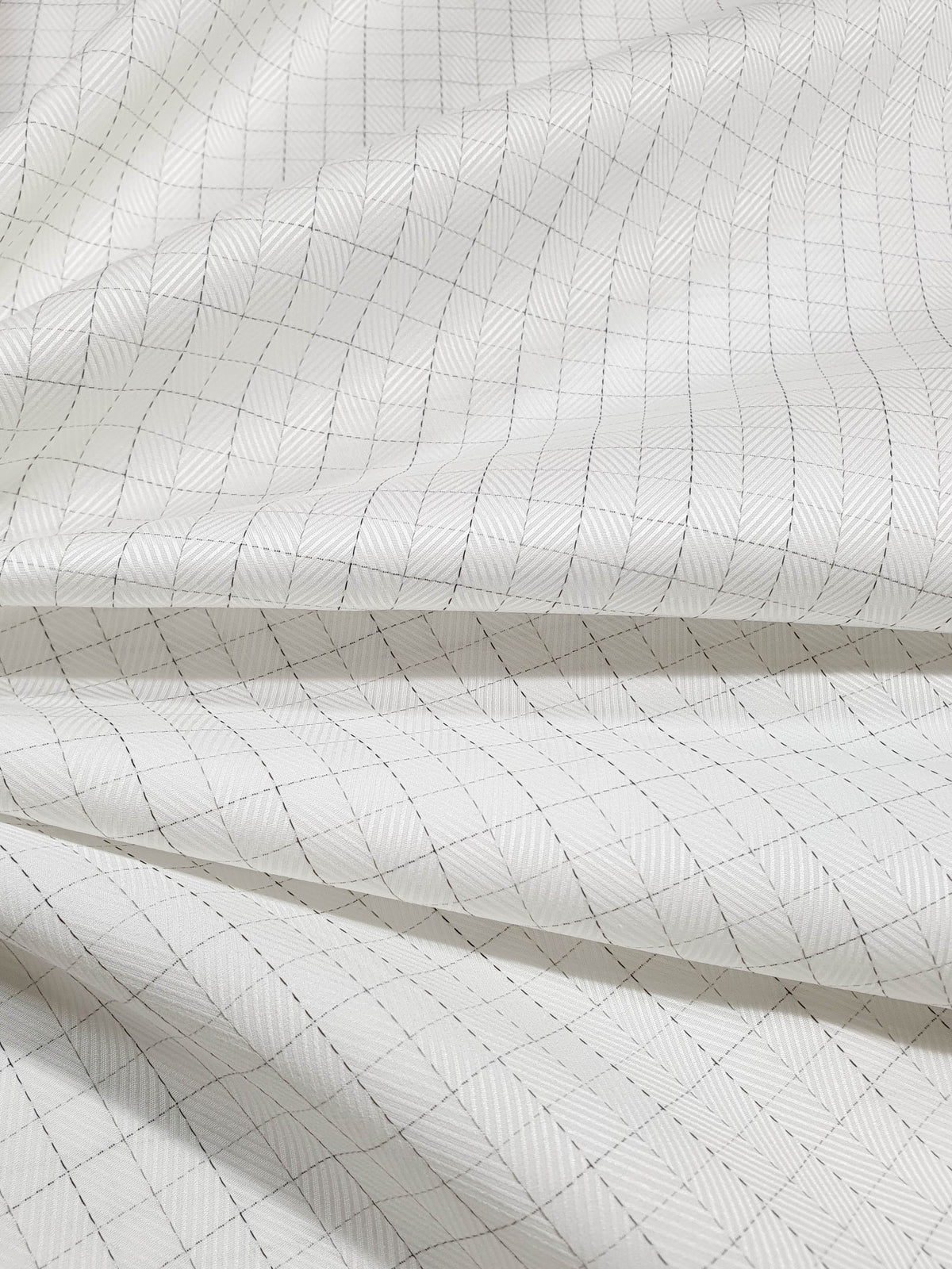 959.302 Ivory White with Wine Blue Checks