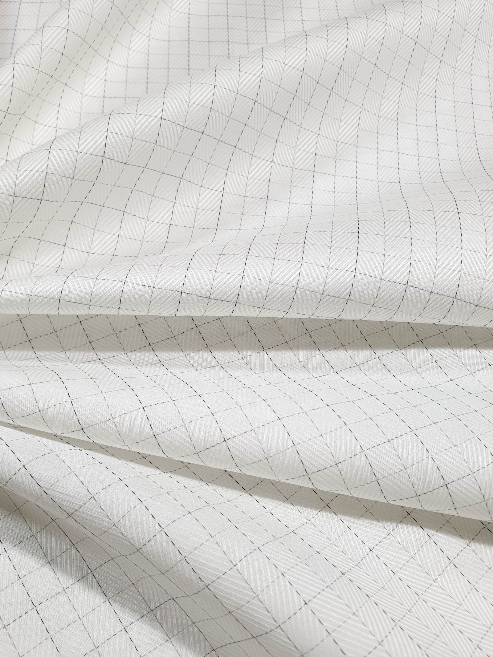 959.302 Ivory White with Wine Blue Checks