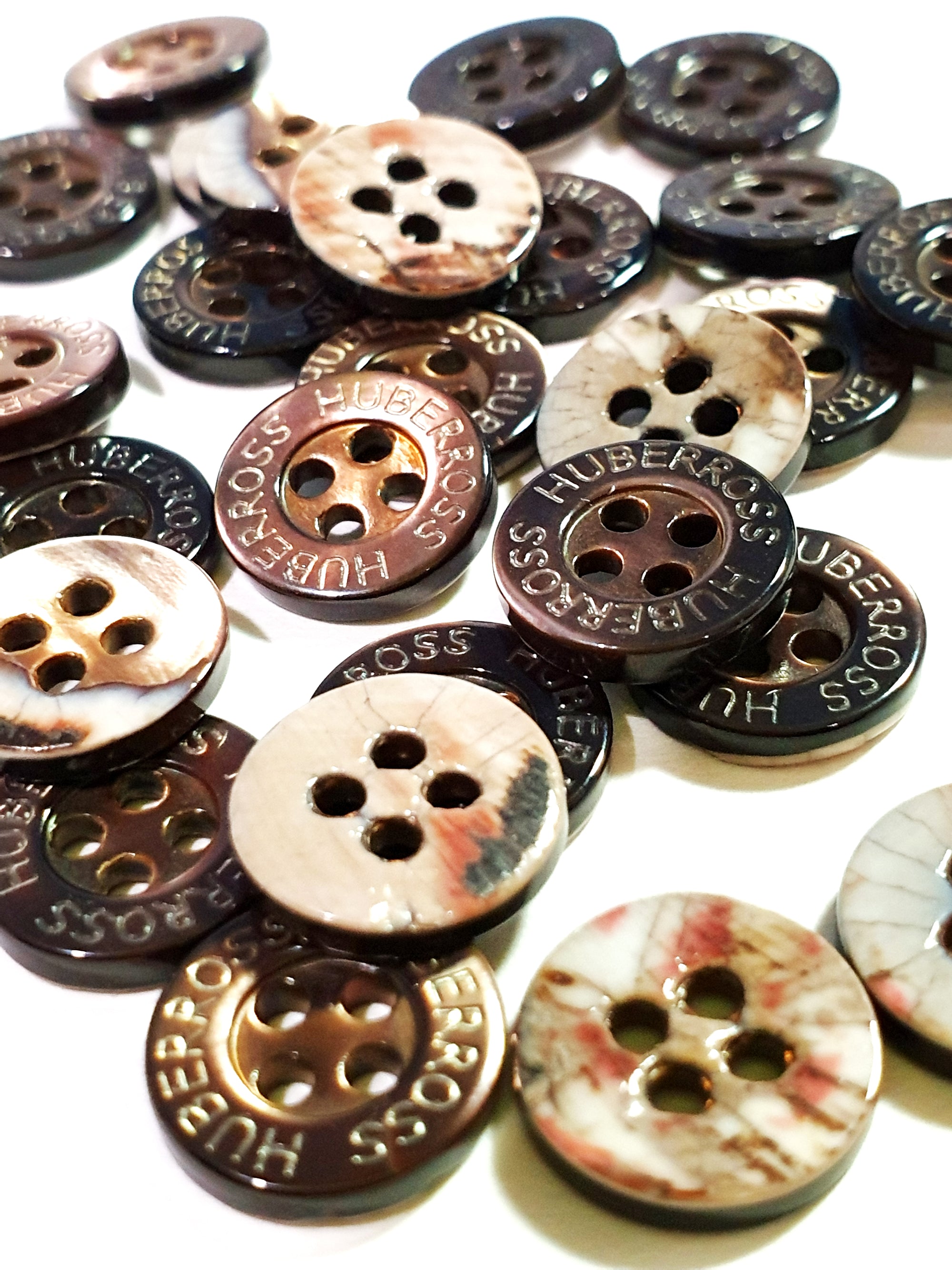 SH01 HUBERROSS Engraved Trocus Shell Buttons