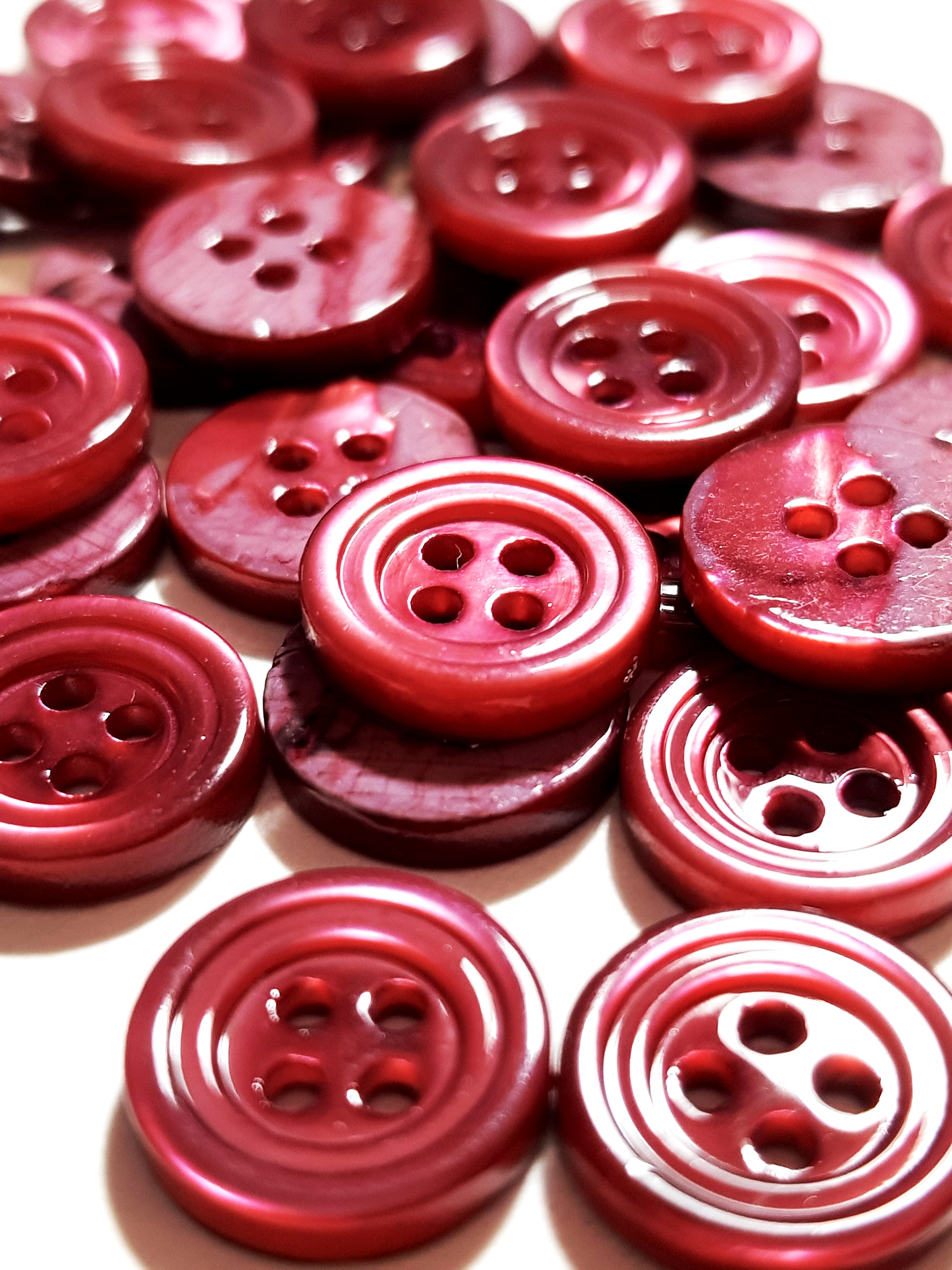 SP02/WI HUBERROSS Burgundy Wine Colored Trocus Shell Buttons