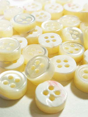 SP06/W14 HUBERROSS White Colour 4mm Trocus Shell Buttons